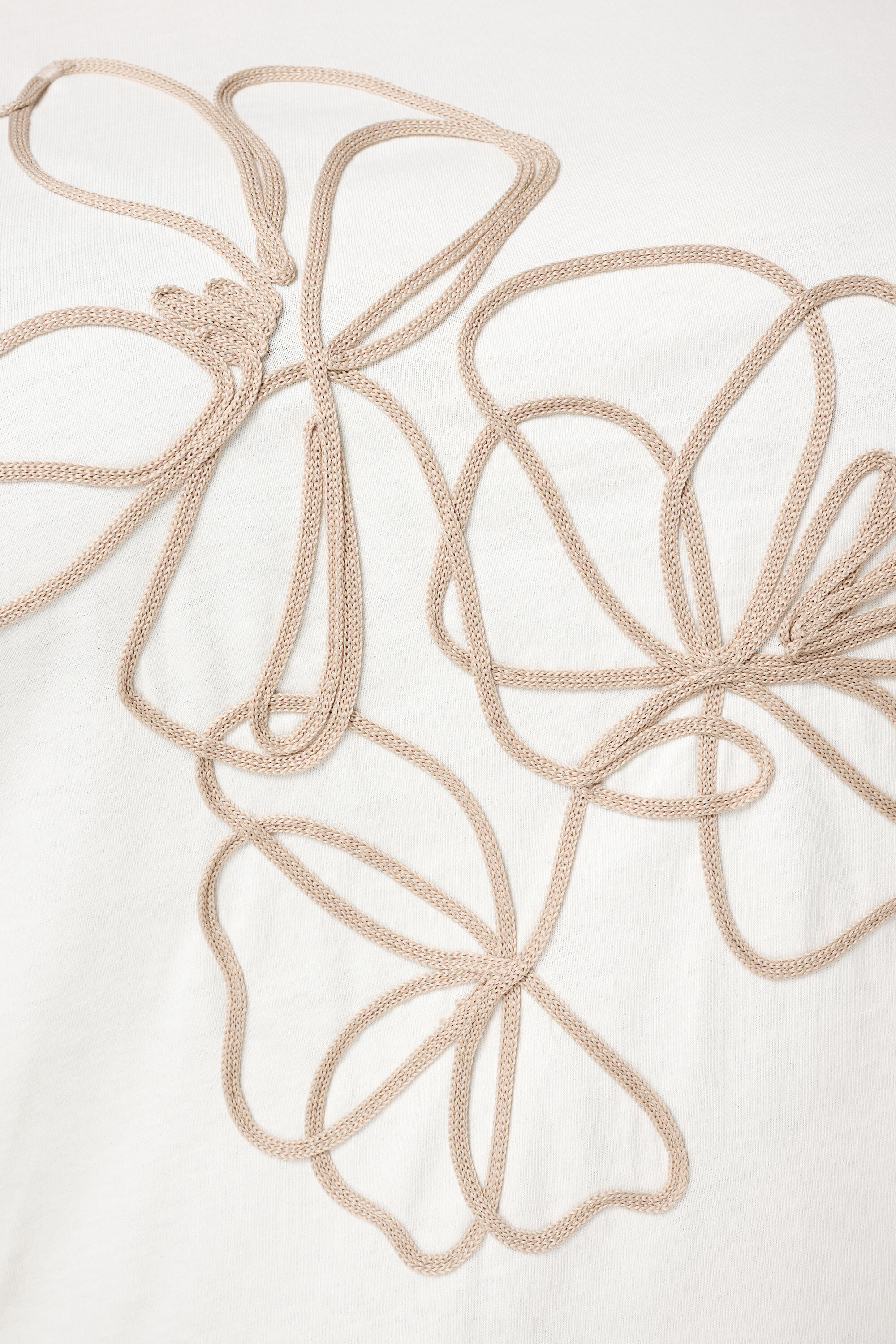 T-shirt avec broderie image number 6