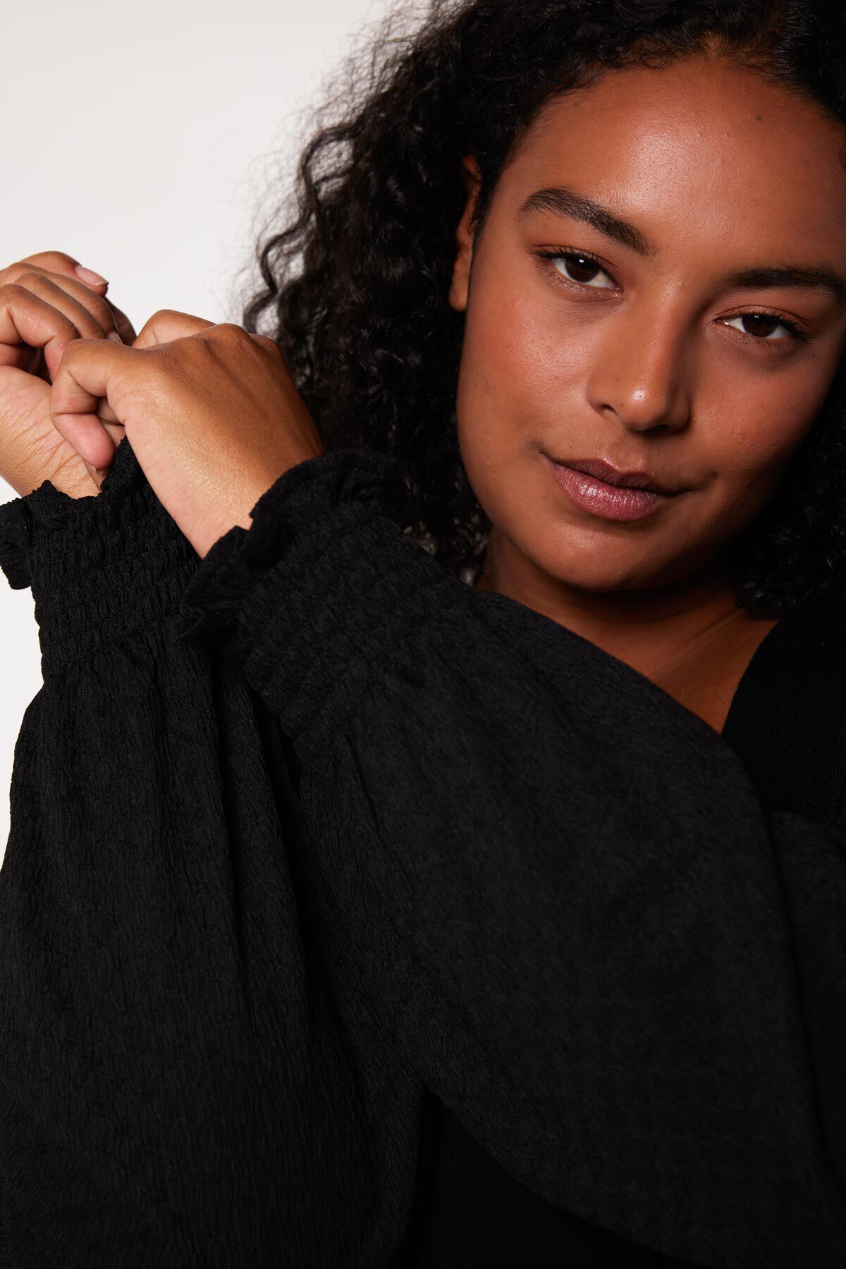 Pull en maille fine avec manches textur&eacute;es image number 4