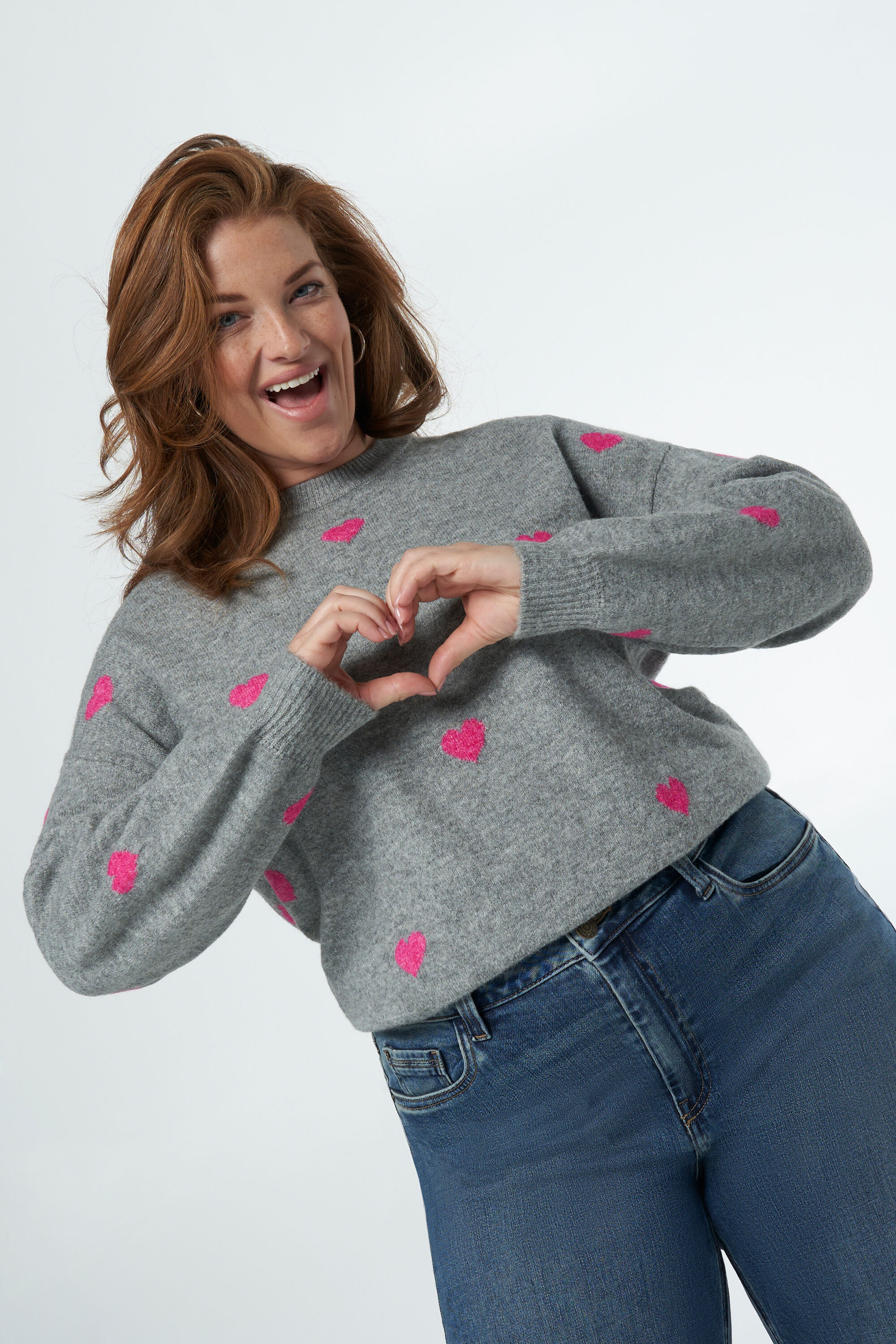 Pull avec motif en forme de c&oelig;ur image number 6