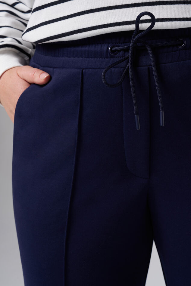 Jean avec couture décorative  image number 4