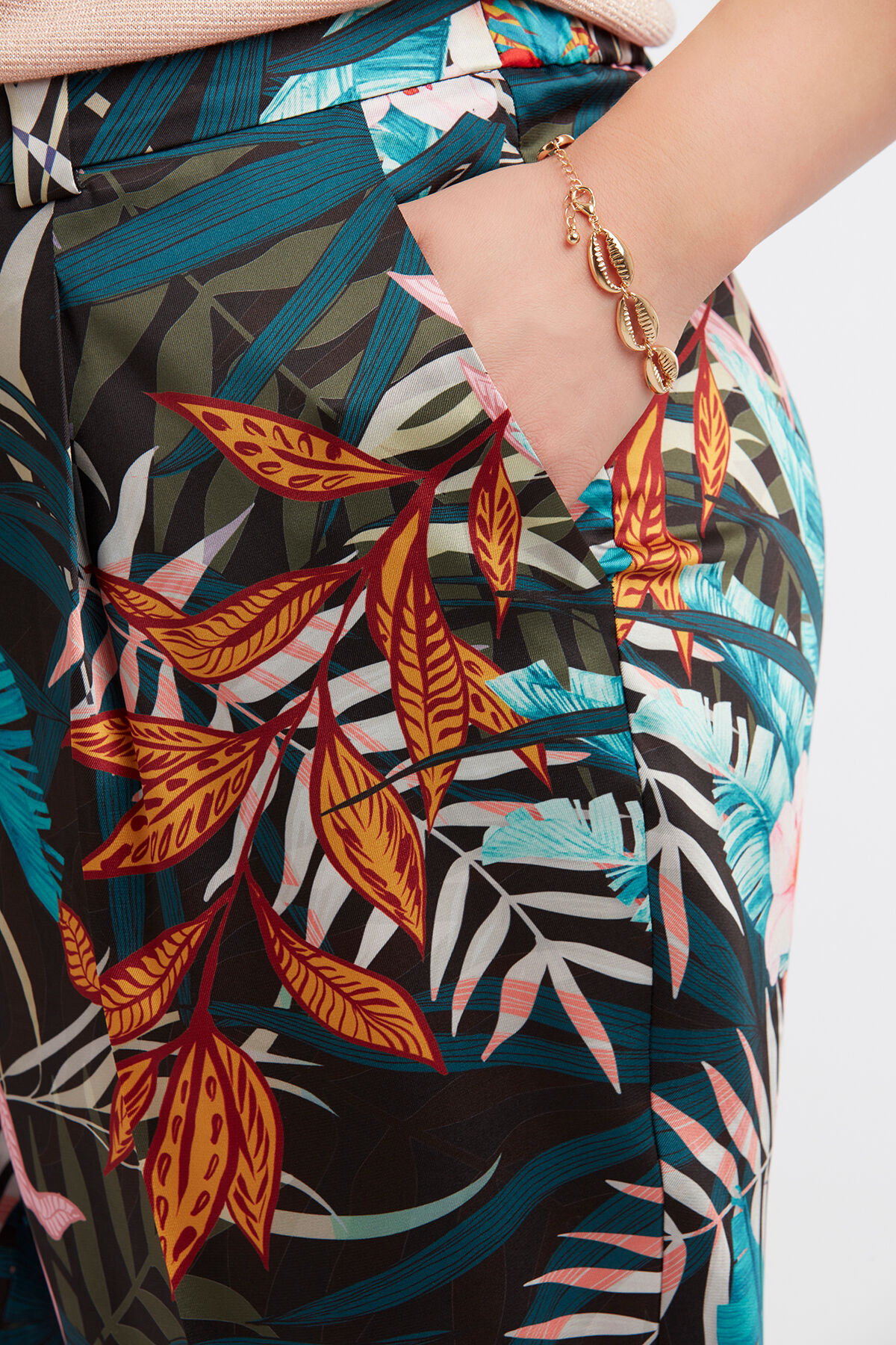 Pantalon met print image number 5