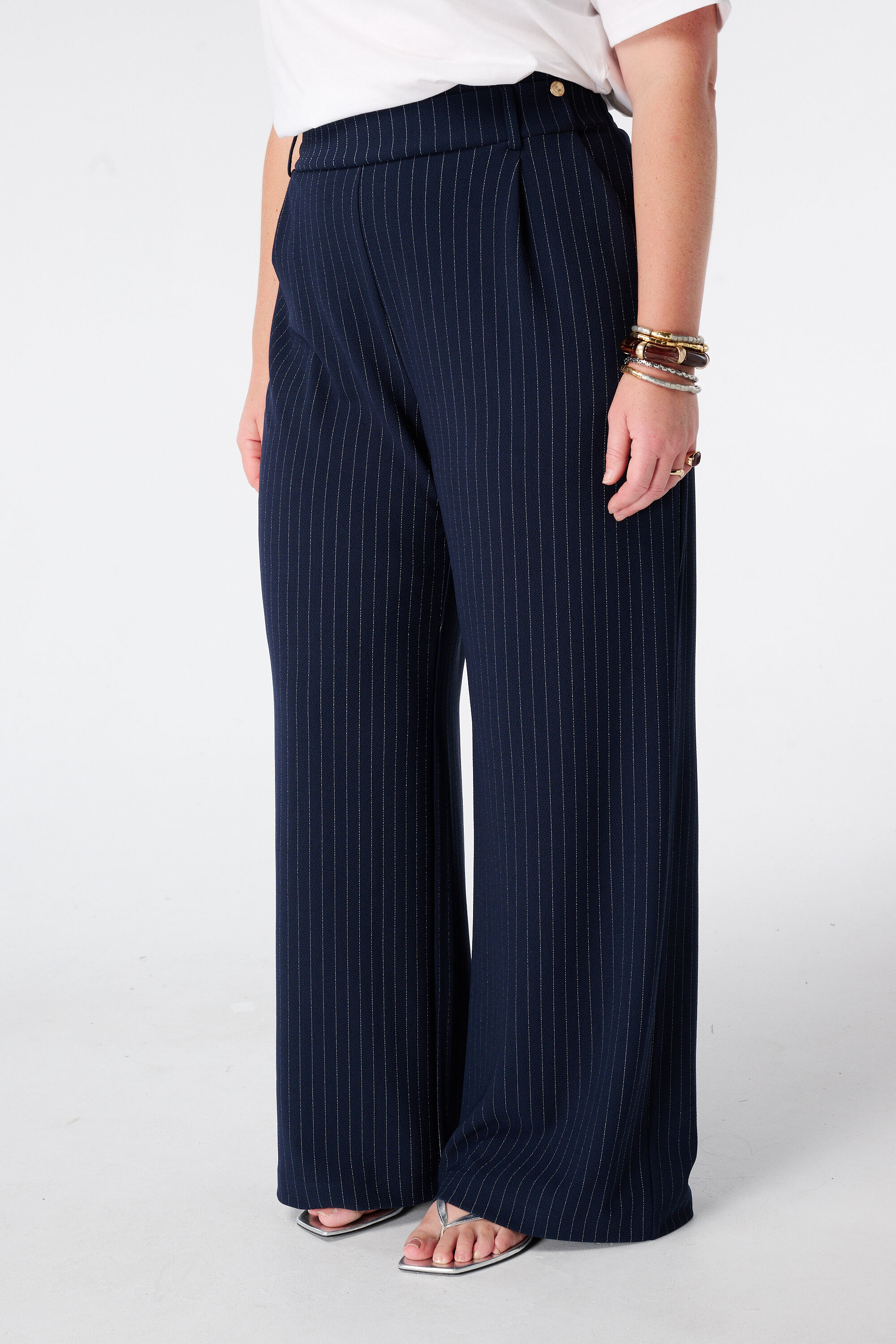 Pantalon wide leg &agrave; fines rayures image number 5