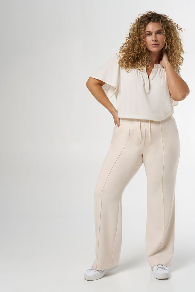 Jean avec couture décorative  image number 0