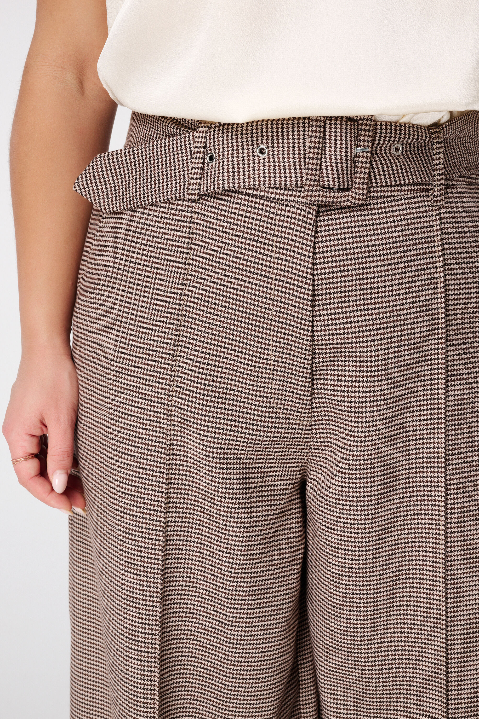 Pantalon large avec ceinture image number 4