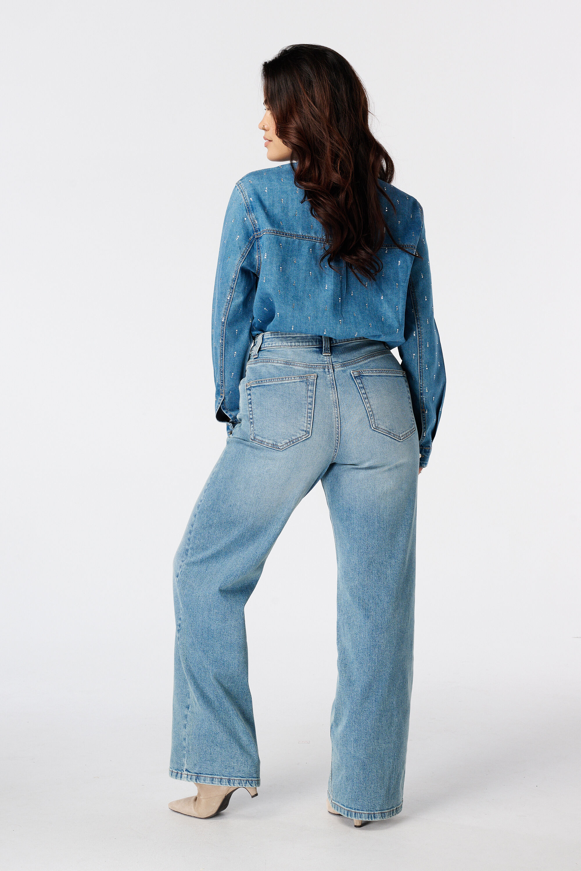 Straight leg jeans met studs image number 3