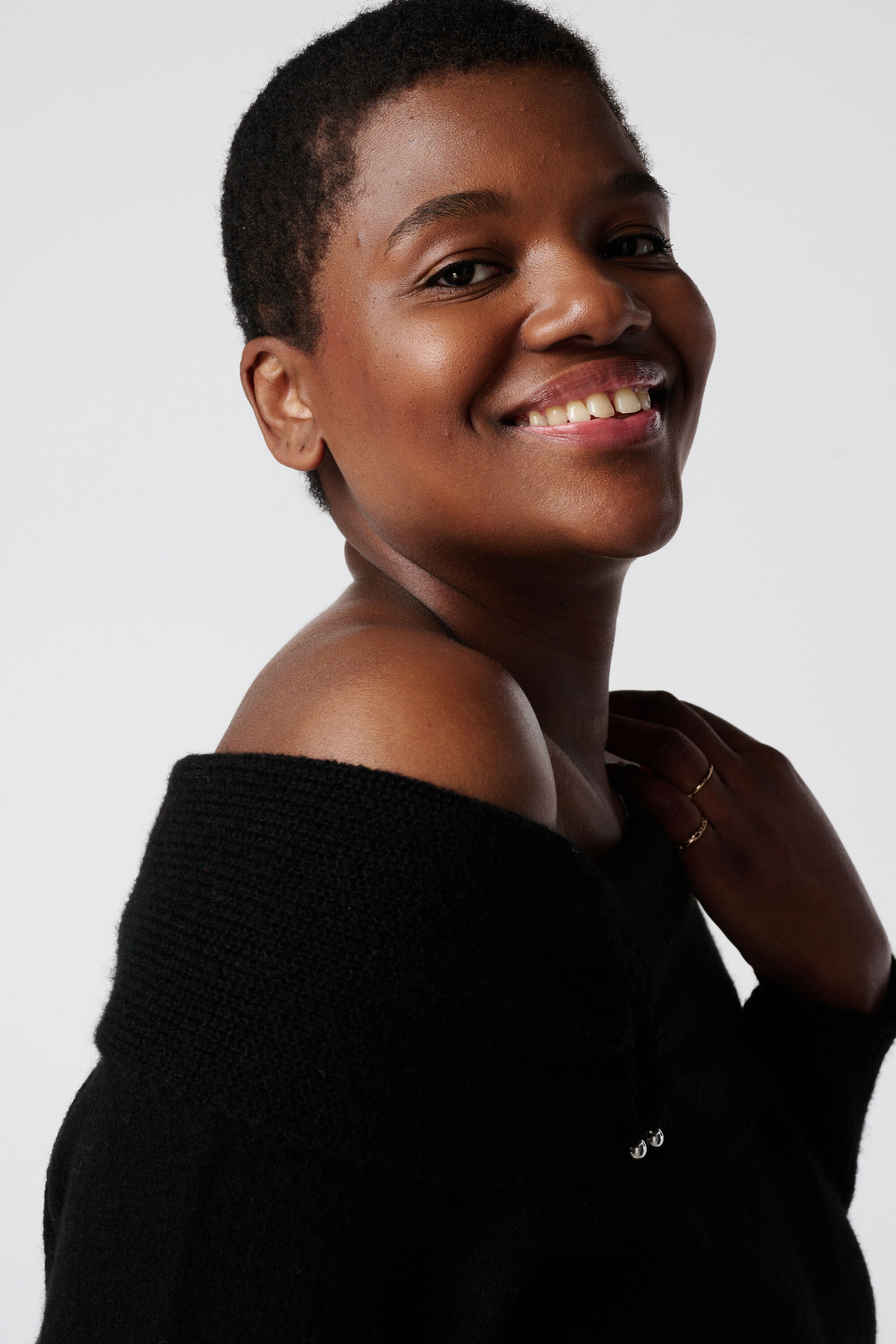 Pull en maille &agrave; &eacute;paules d&eacute;nud&eacute;es image number 4