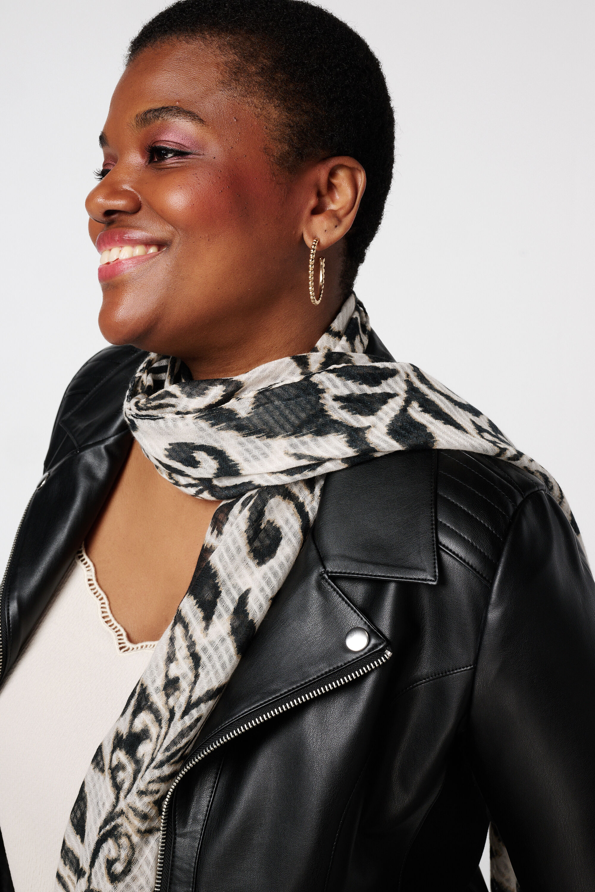 &Eacute;charpe &agrave; imprim&eacute; image number 2