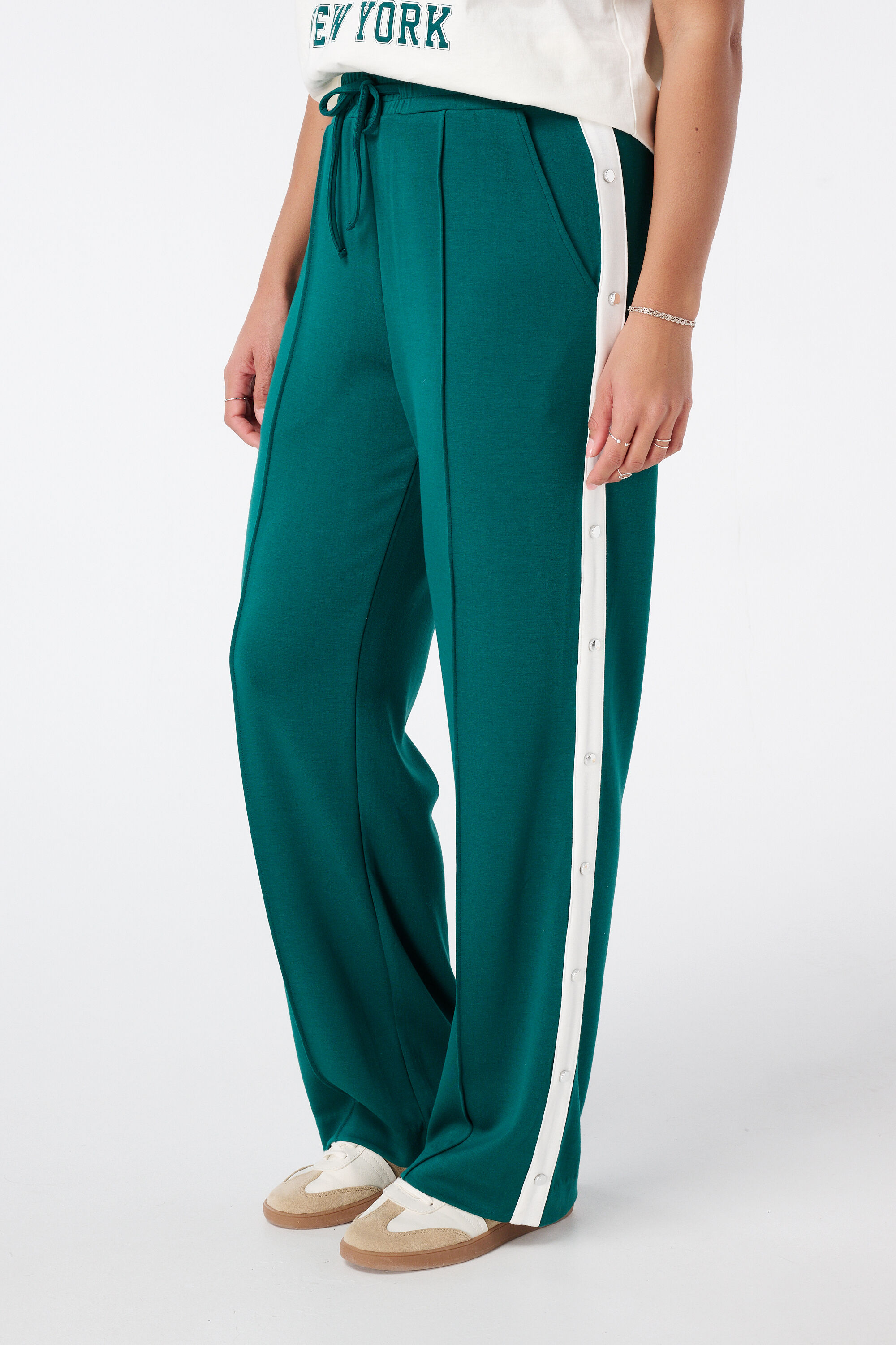 Pantalon avec rayures contrastantes image number 5