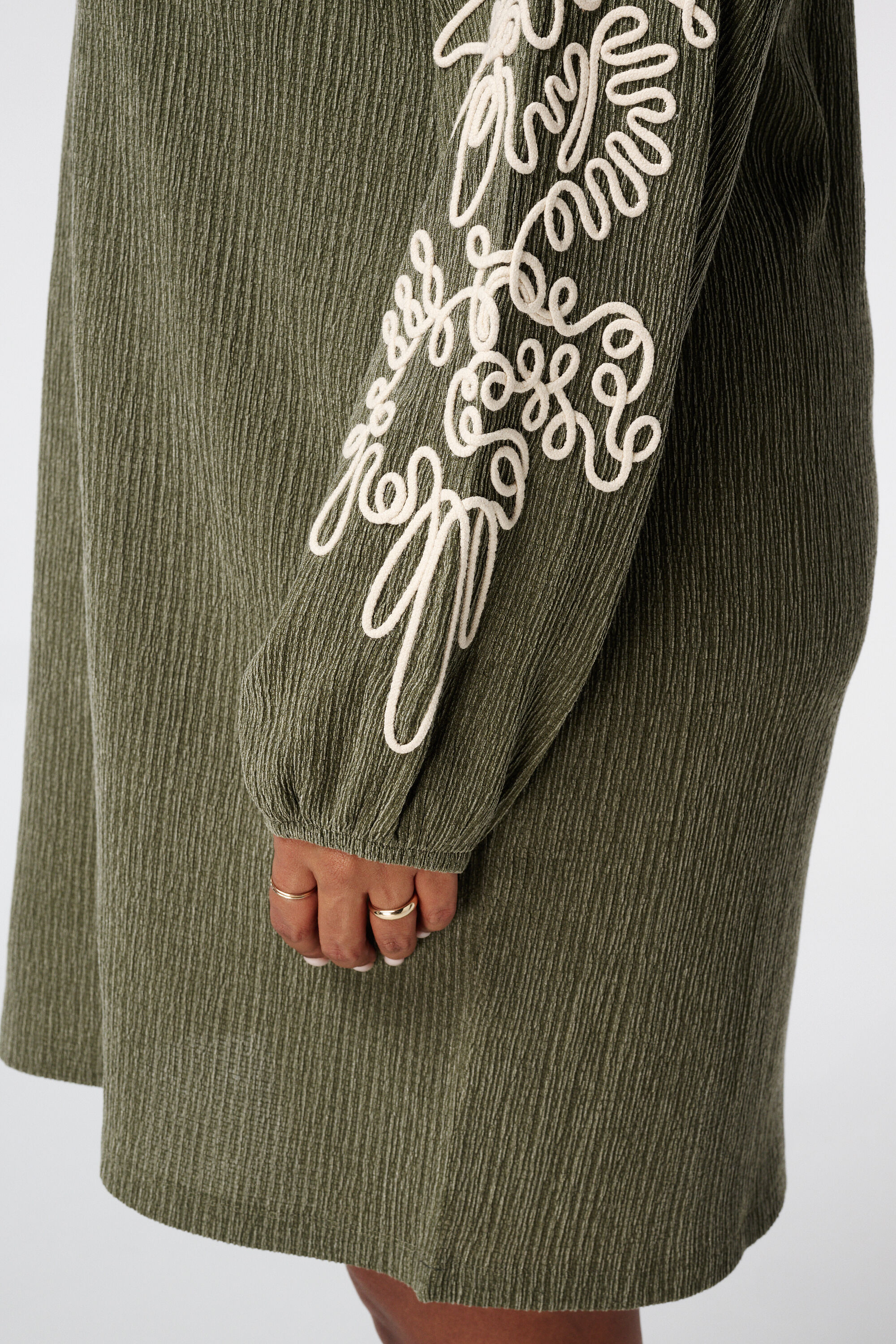 Robe avec d&eacute;tails image number 6