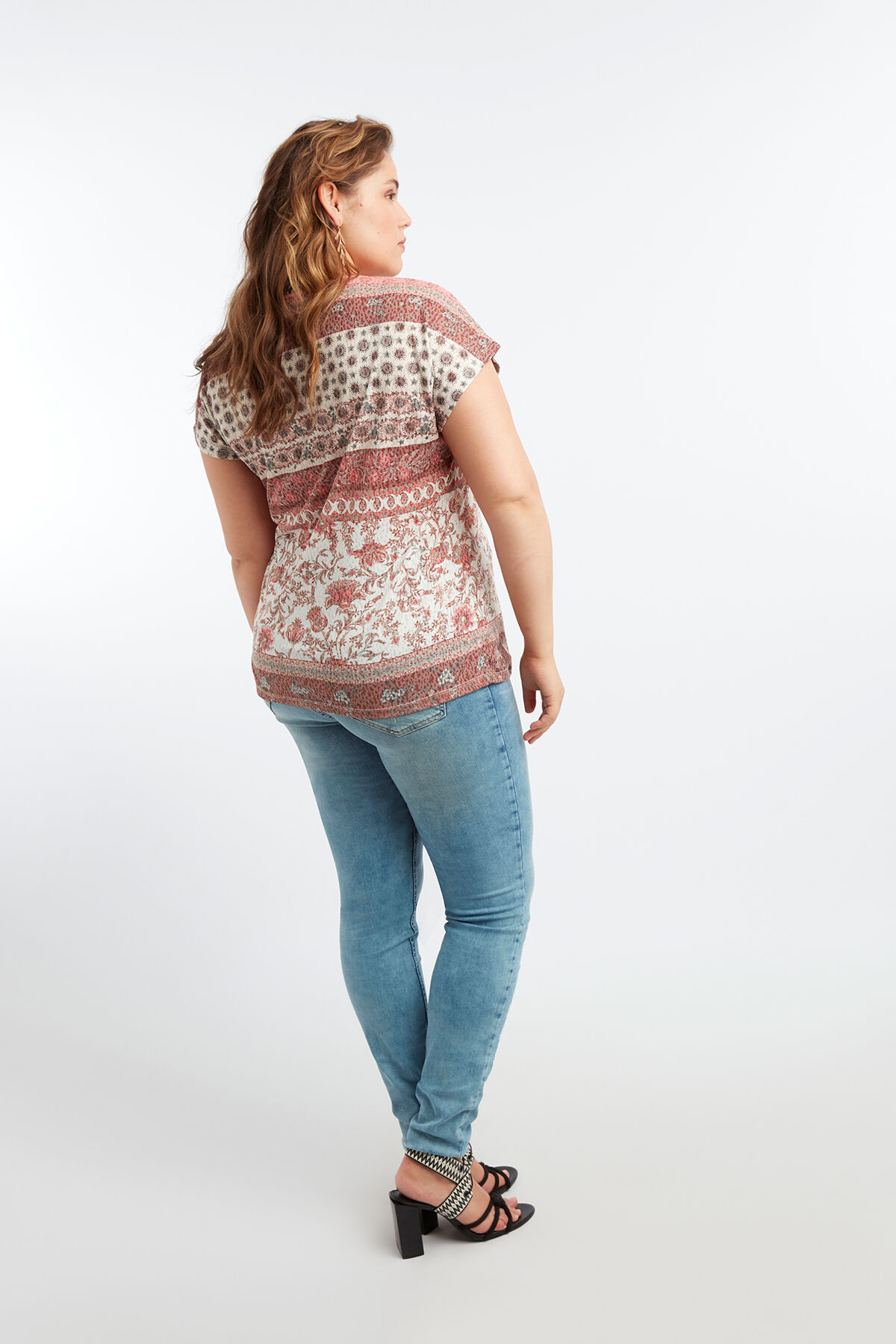 T-shirt met burn-out effect image number 4