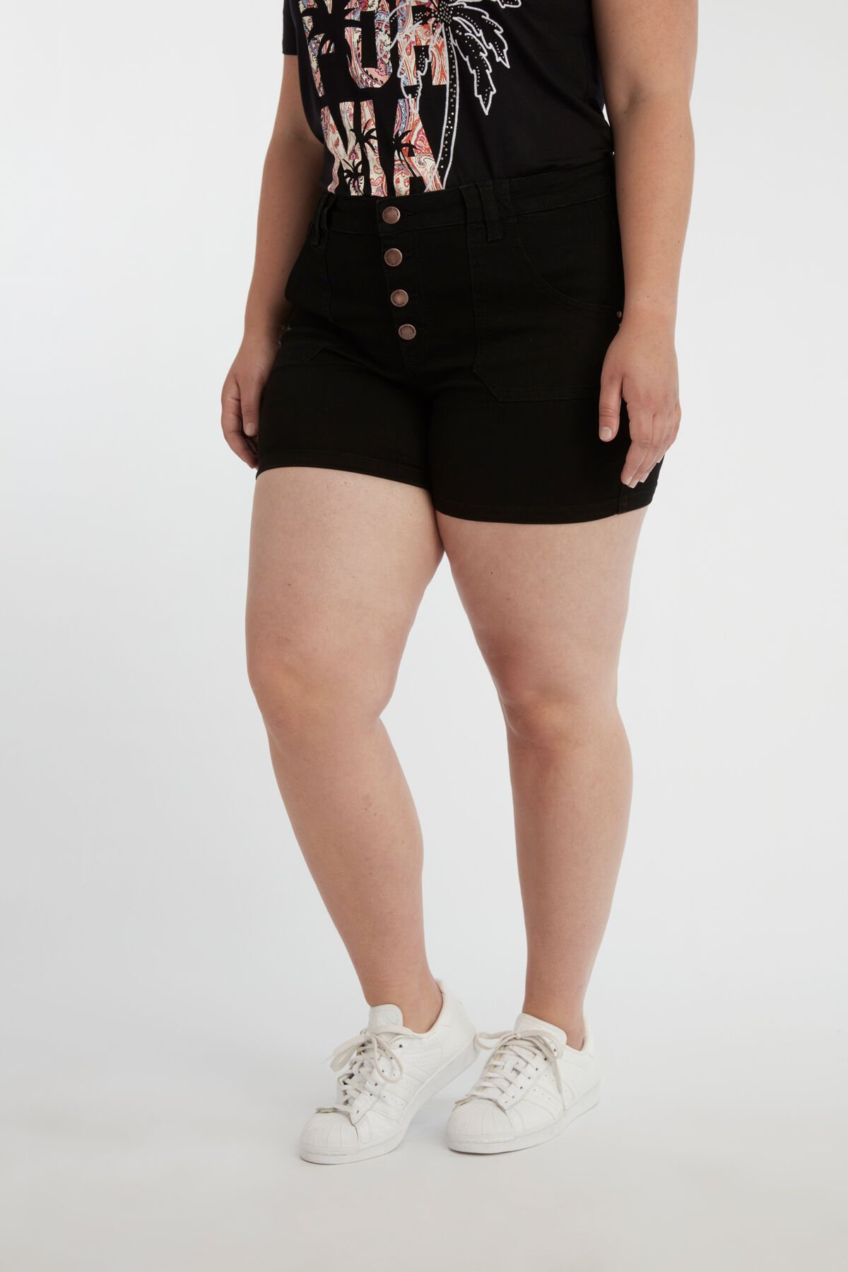 Short avec boutons image number 5