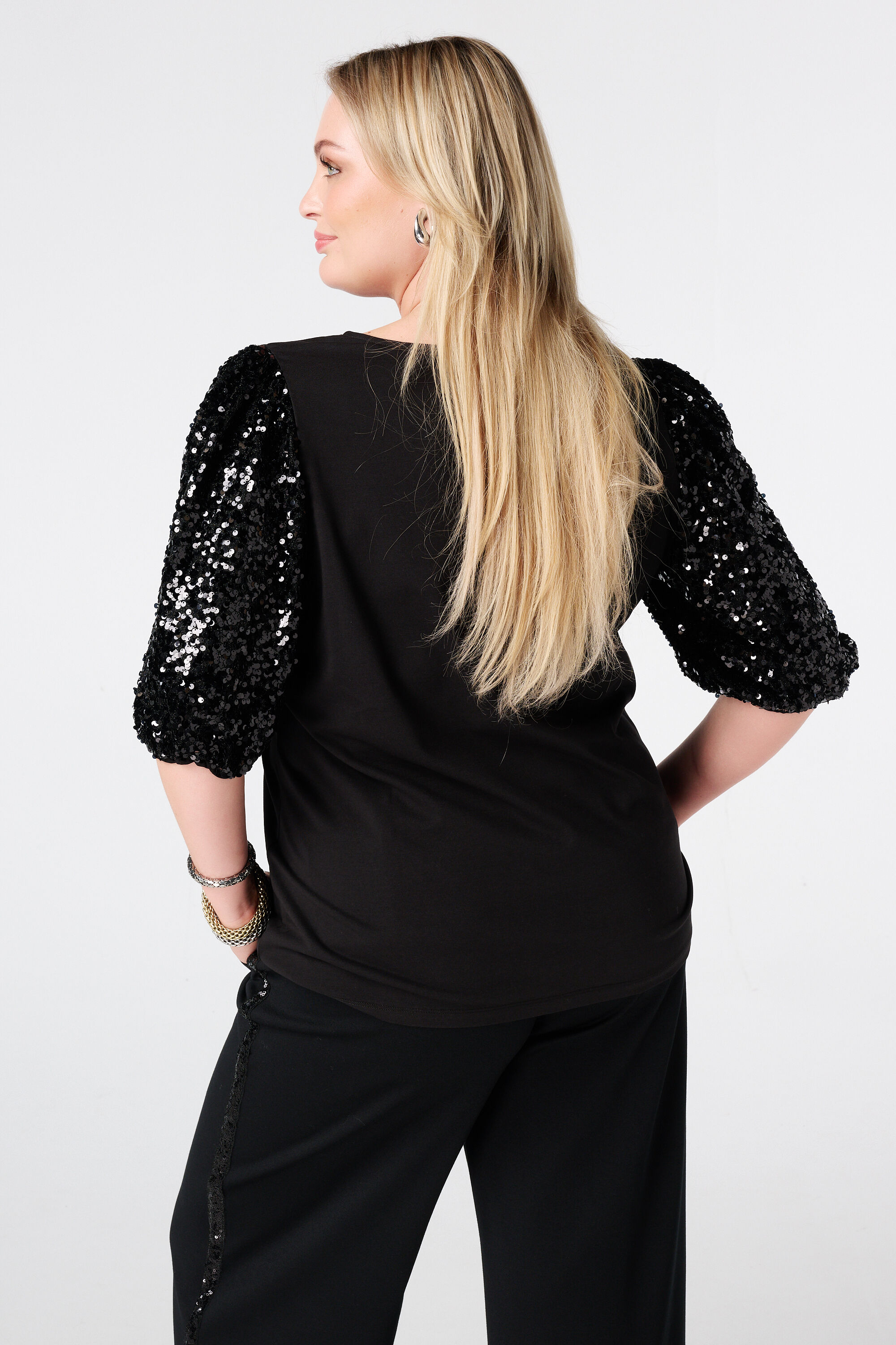 Top &agrave; manches bouffantes paillet&eacute;es image number 3