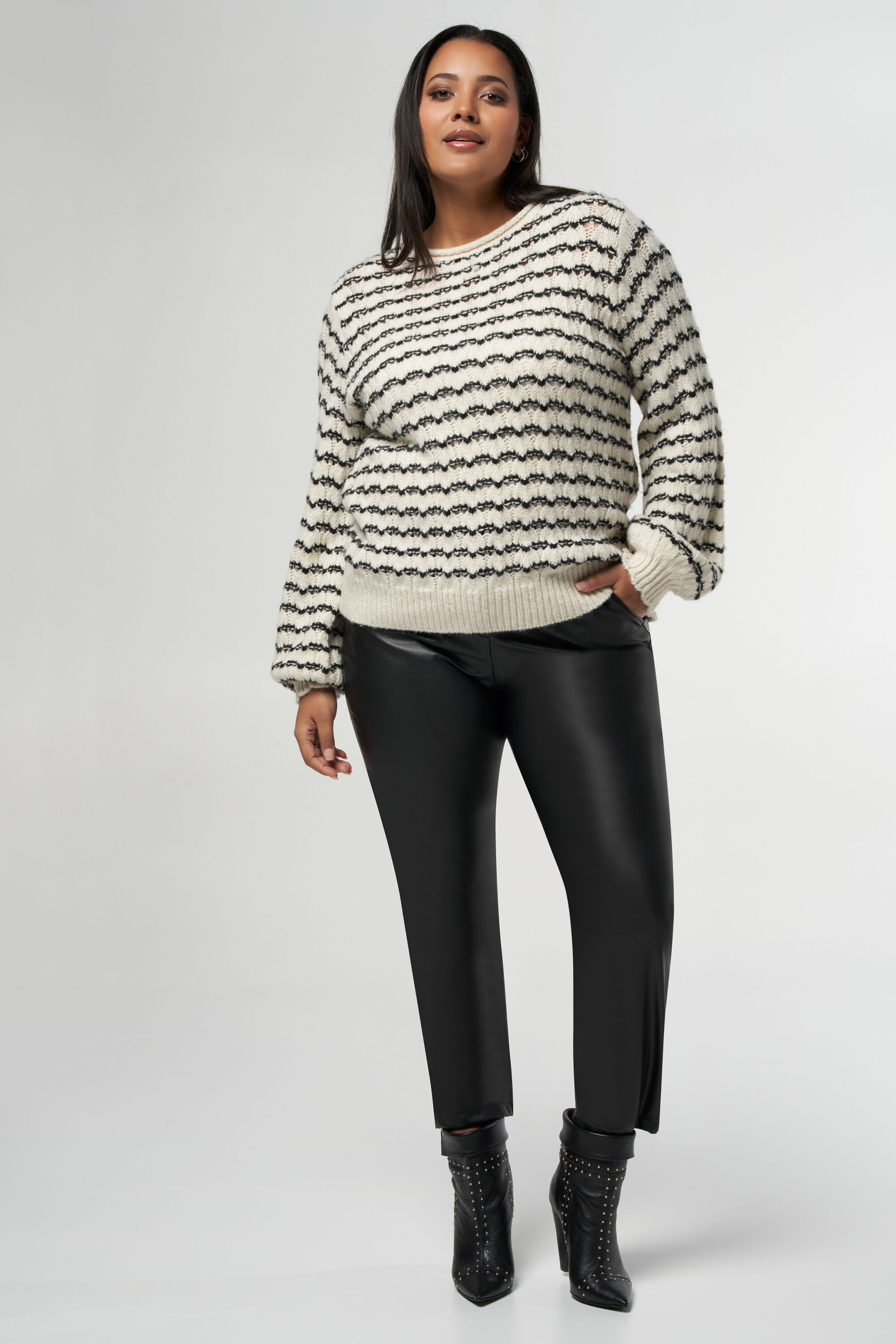 Pull ray&eacute; en maille image number 5