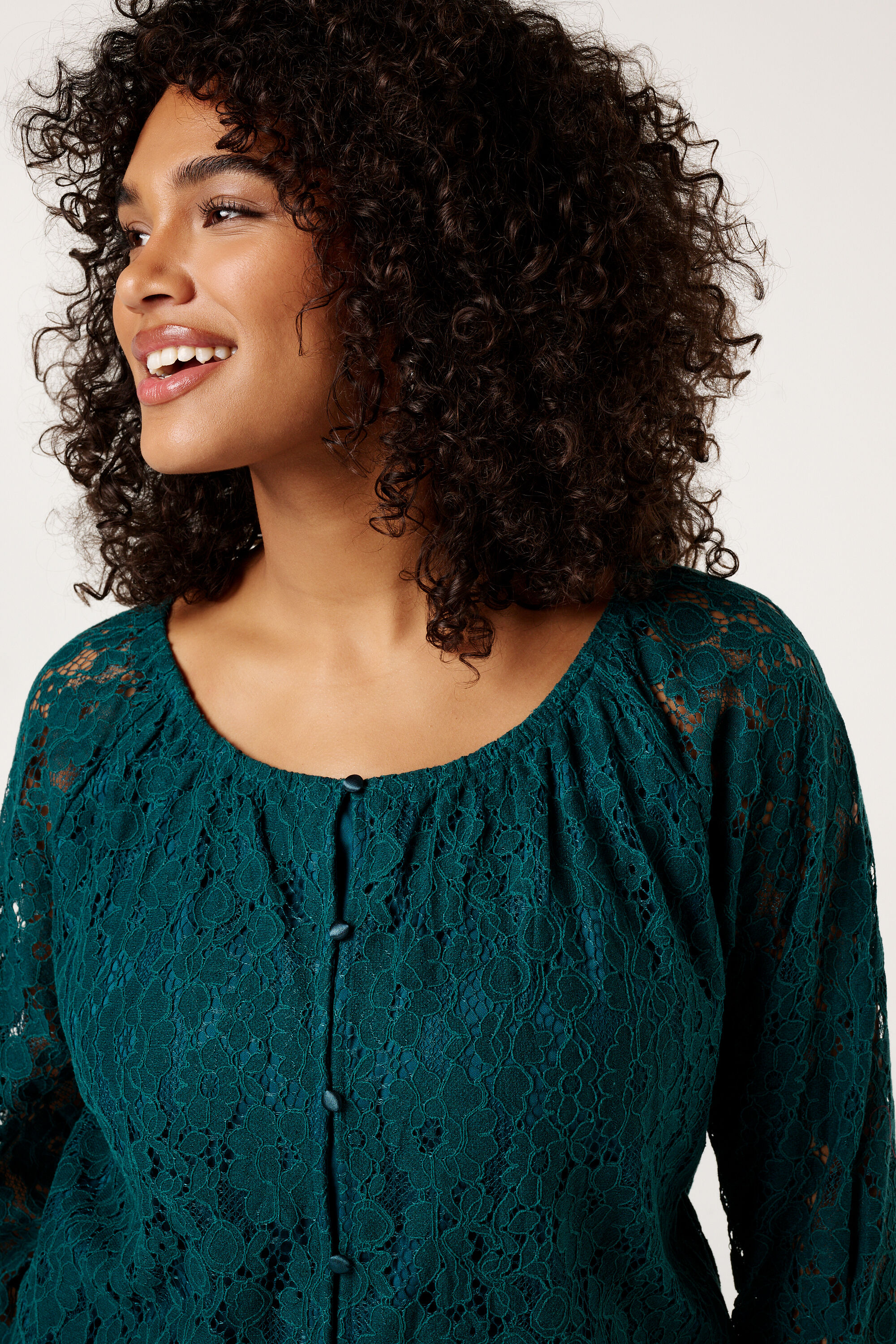 Kanten top met knoopjes image number 4