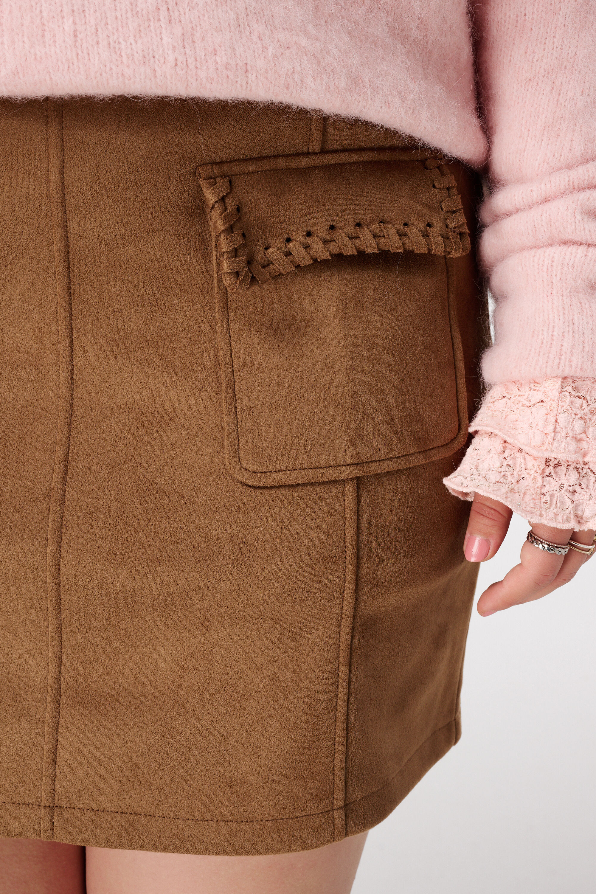 Suedine rokje met sierstiksels image number 4