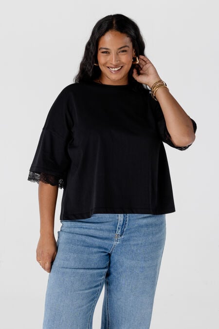 T-shirt met kanten details T-shirt met kanten details
