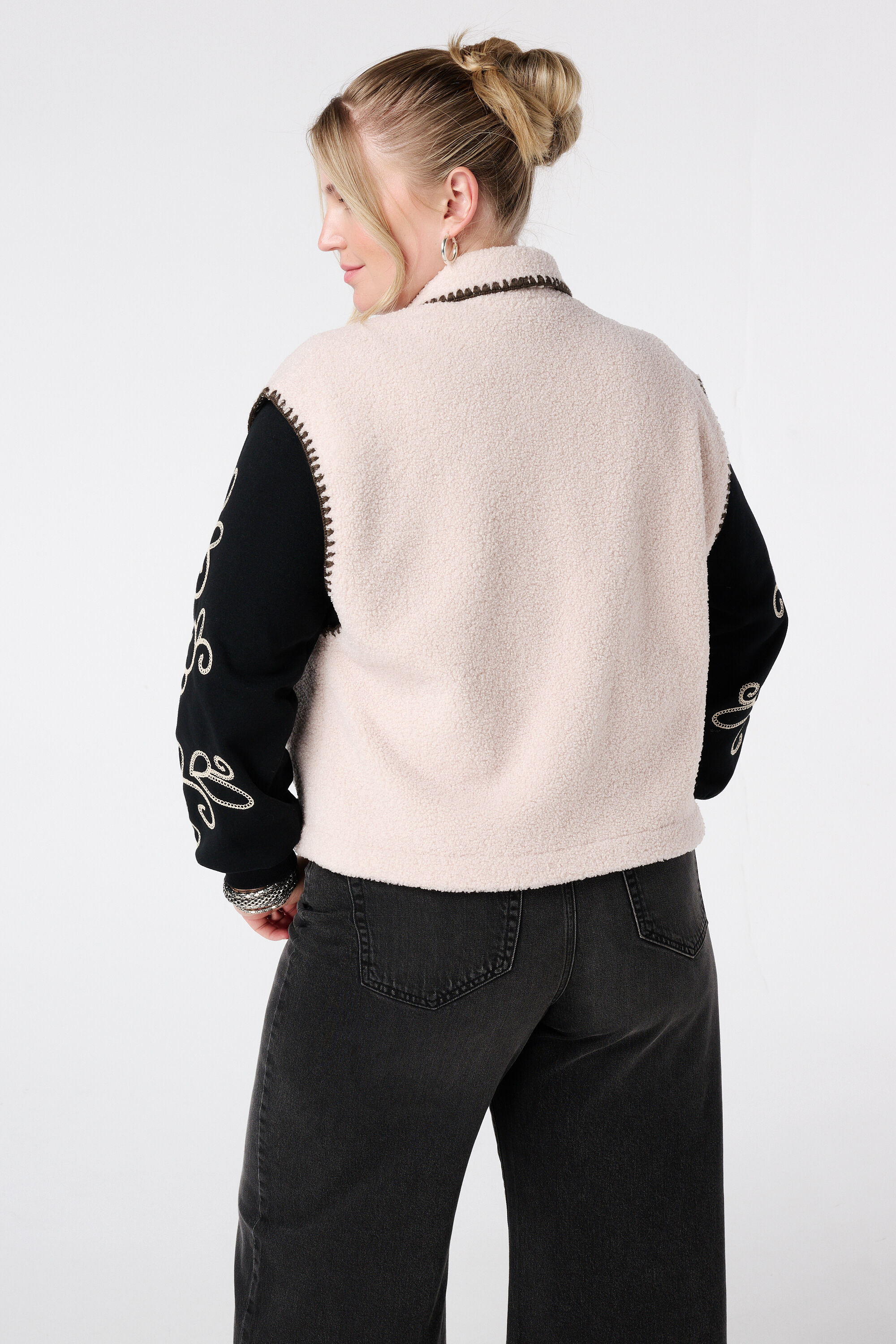 Gilet Teddy avec surpiq&ucirc;res d&eacute;coratives image number 3