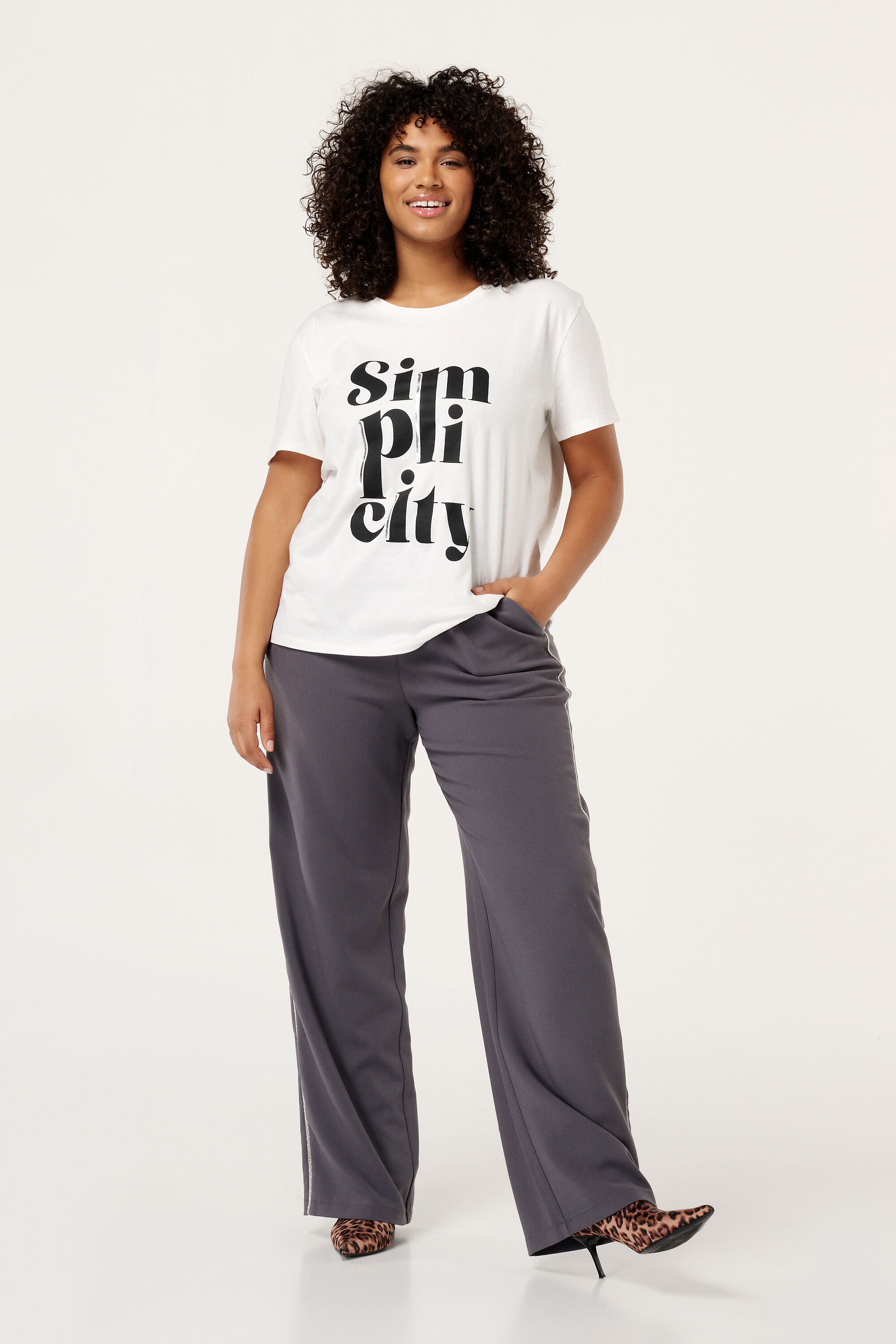 T-shirt avec inscription  image number 5