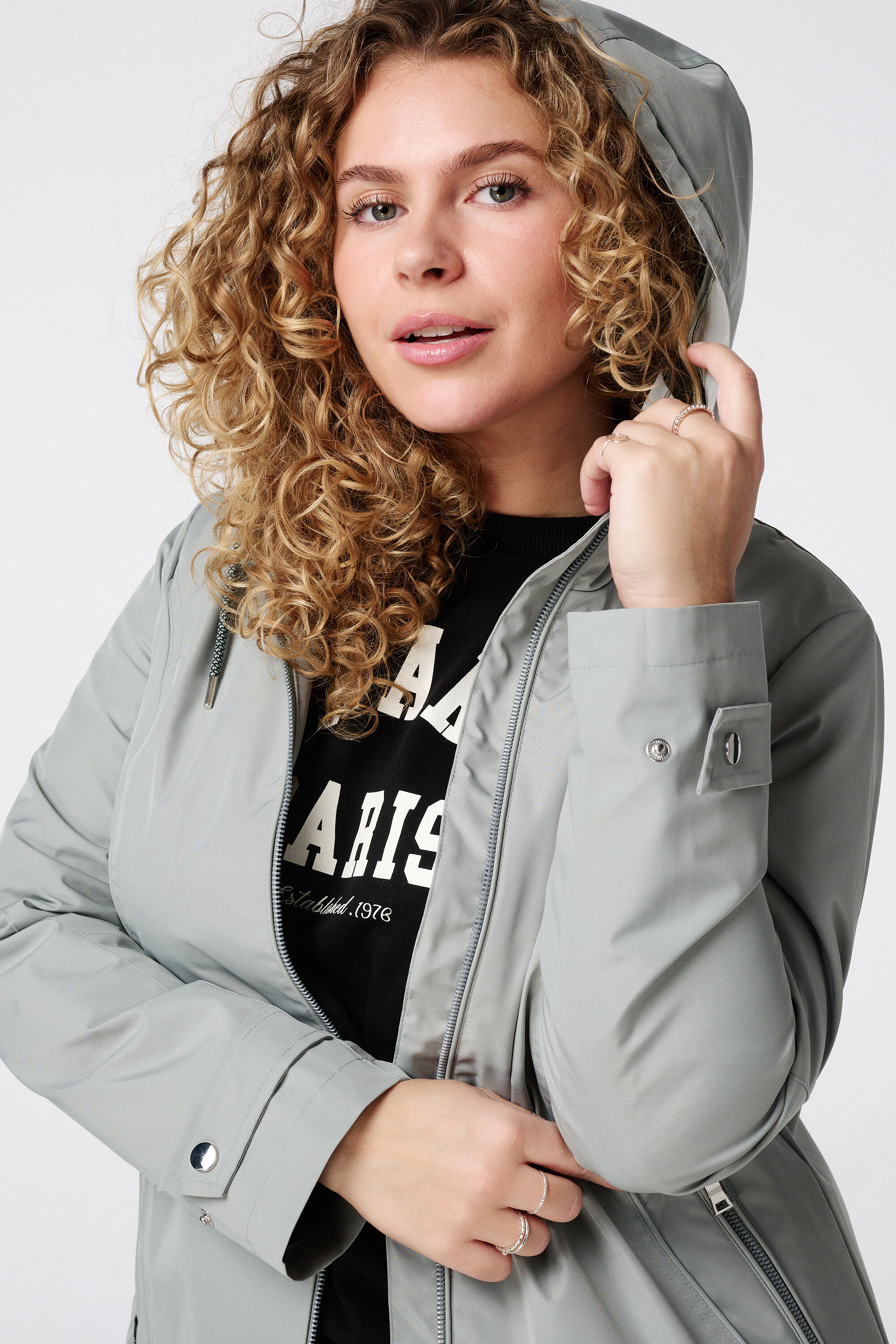 Imperm&eacute;able avec d&eacute;tails argent&eacute;s image number 4