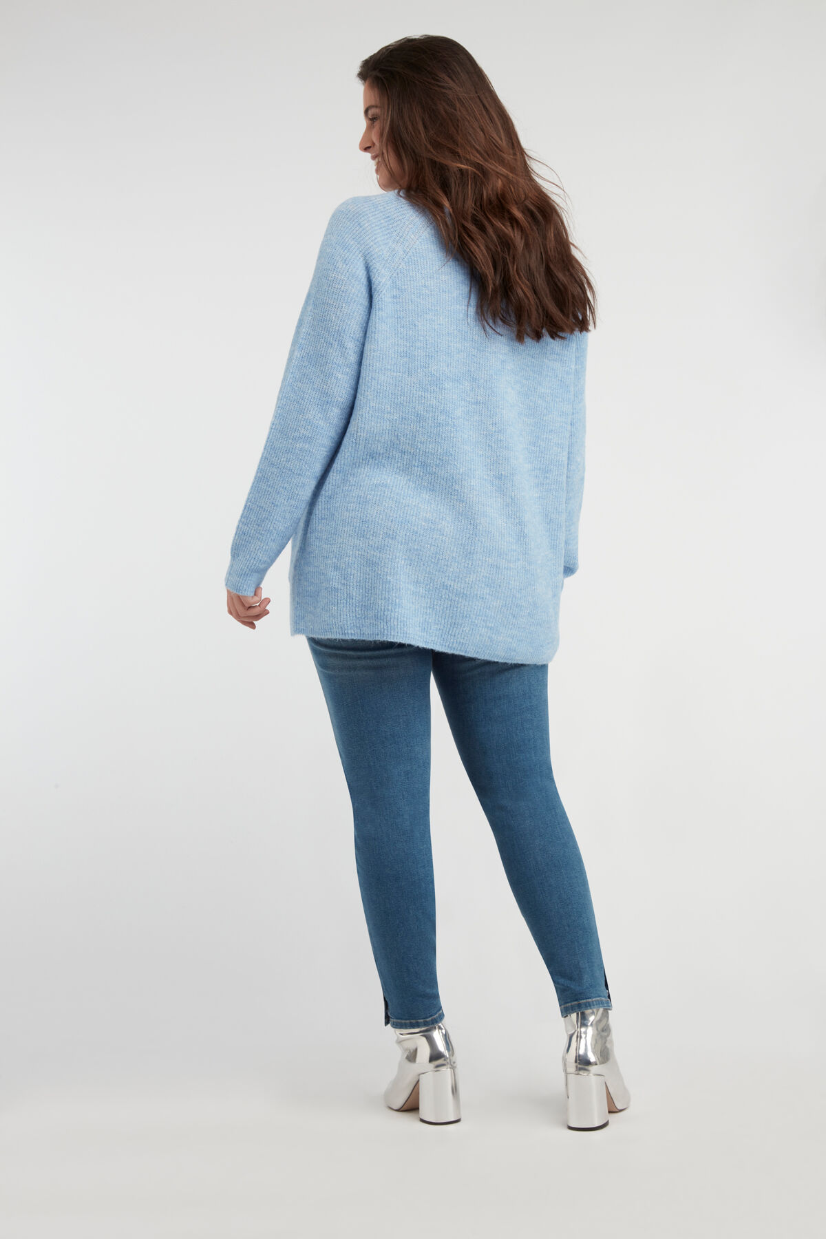 Skinny leg jeans image number 3