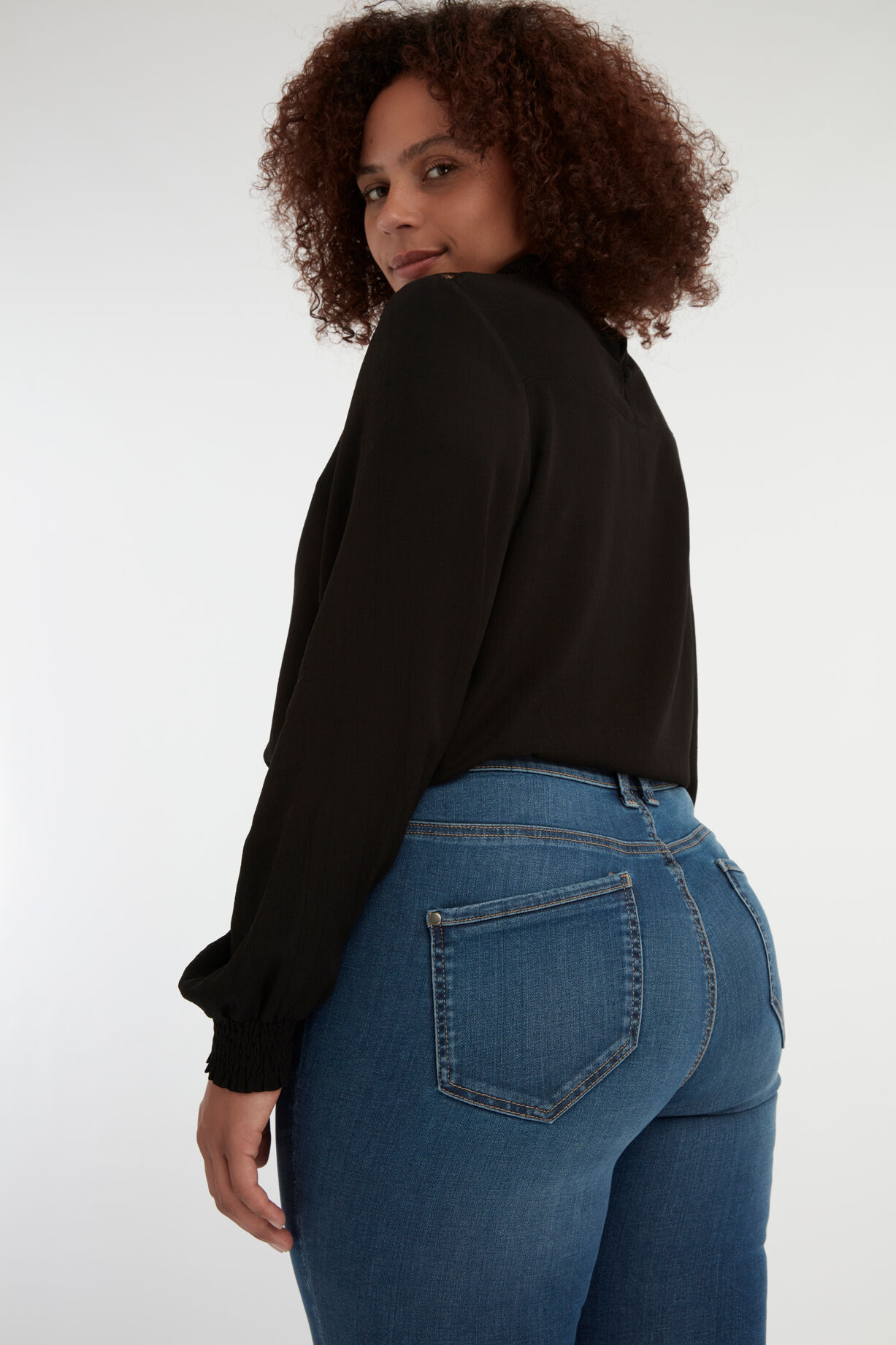 Magic Simplicity flared leg SHAPES jeans image number 3