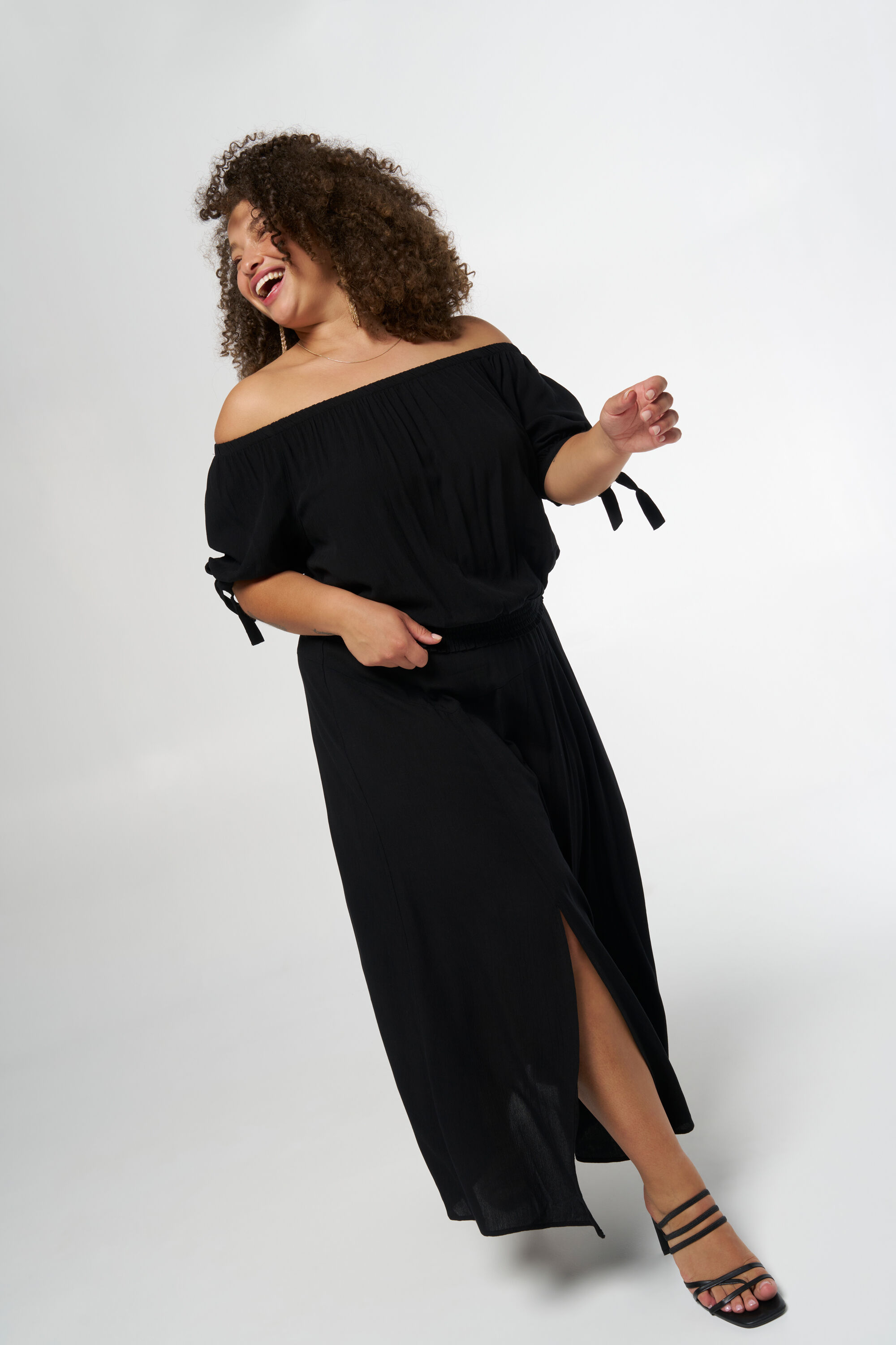 Off-shoulder blouse image number 5