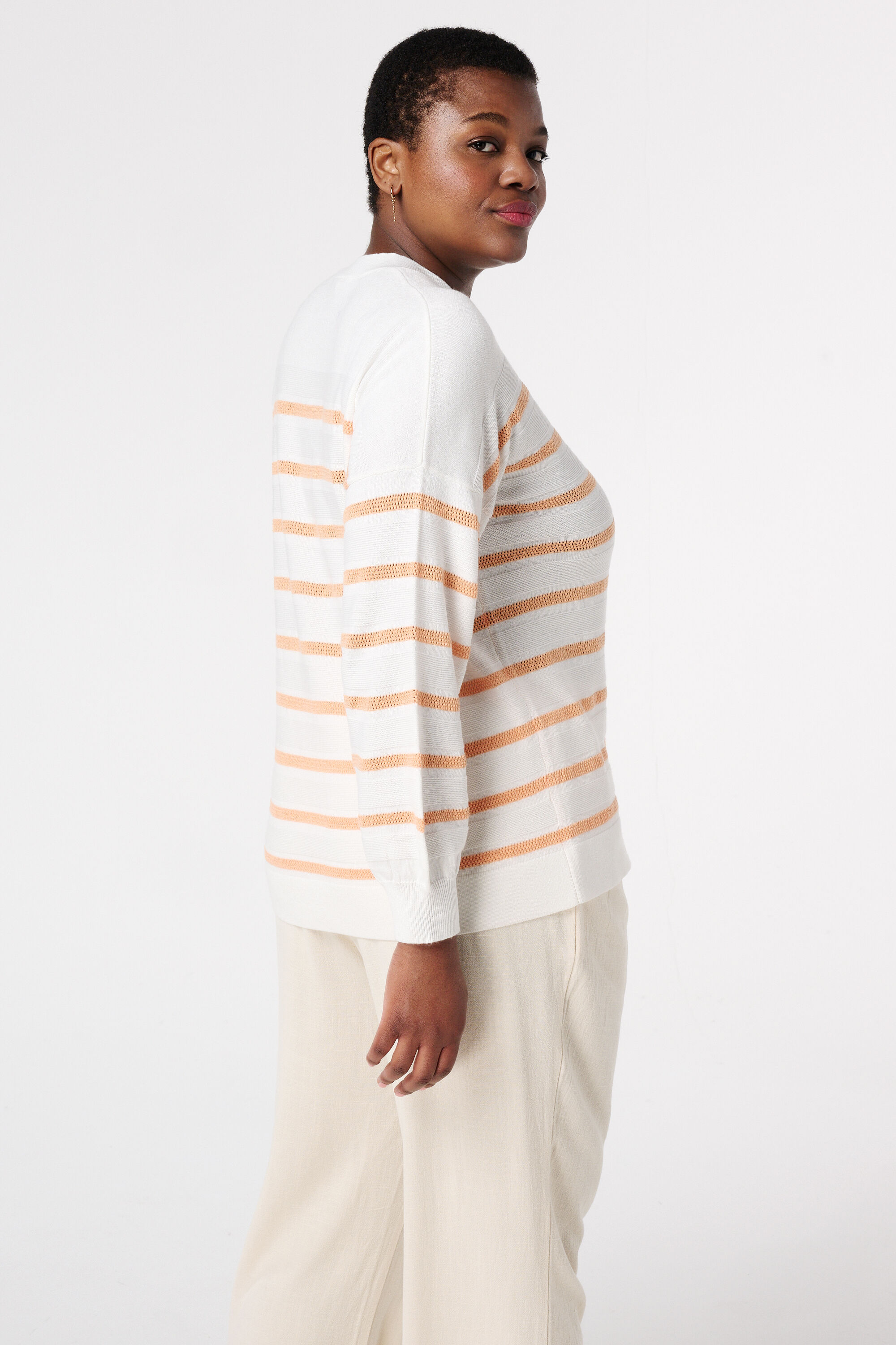 Pull ray&eacute; &agrave; mailles fines image number 2