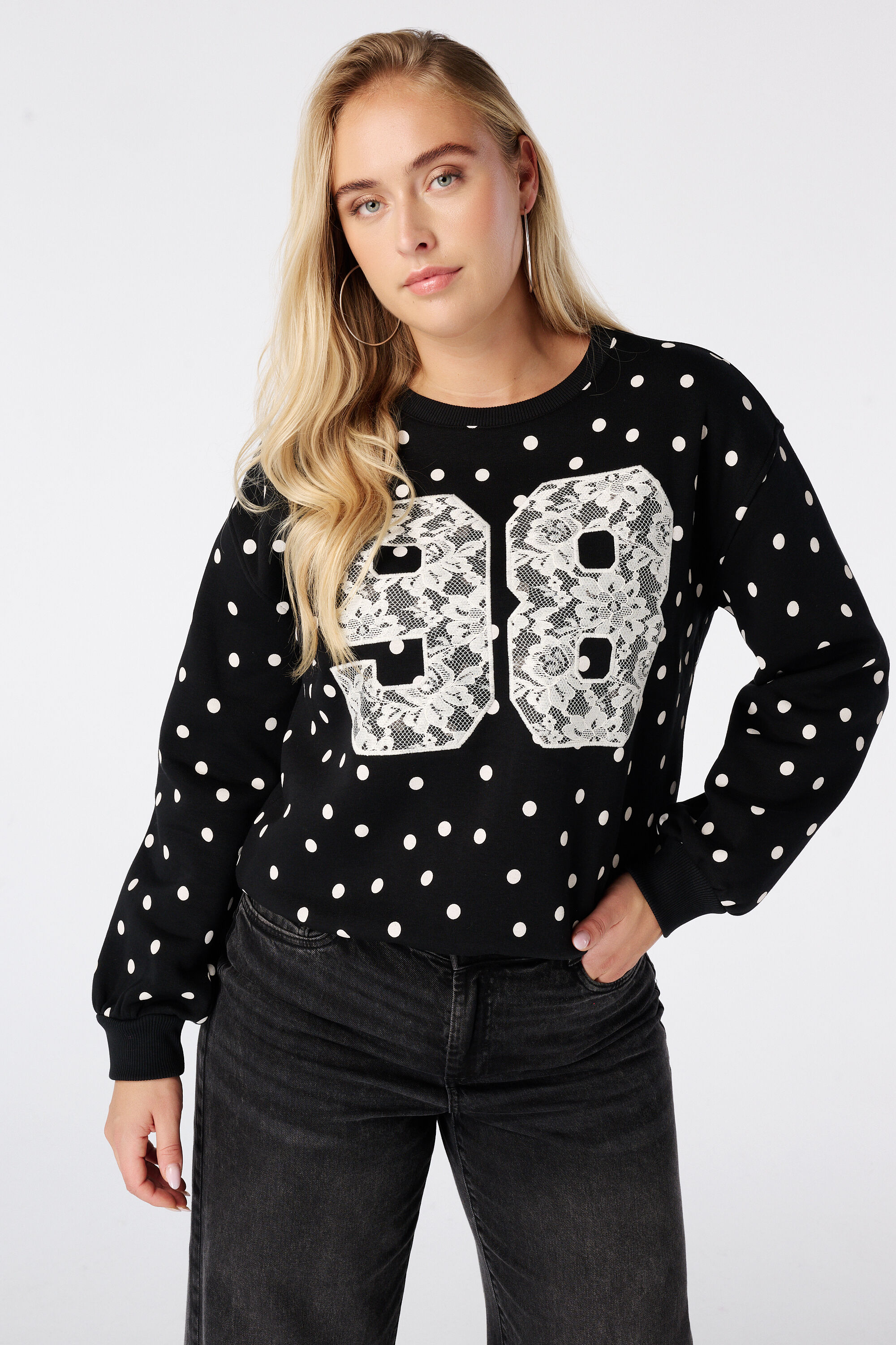 Polka dot sweater met kant