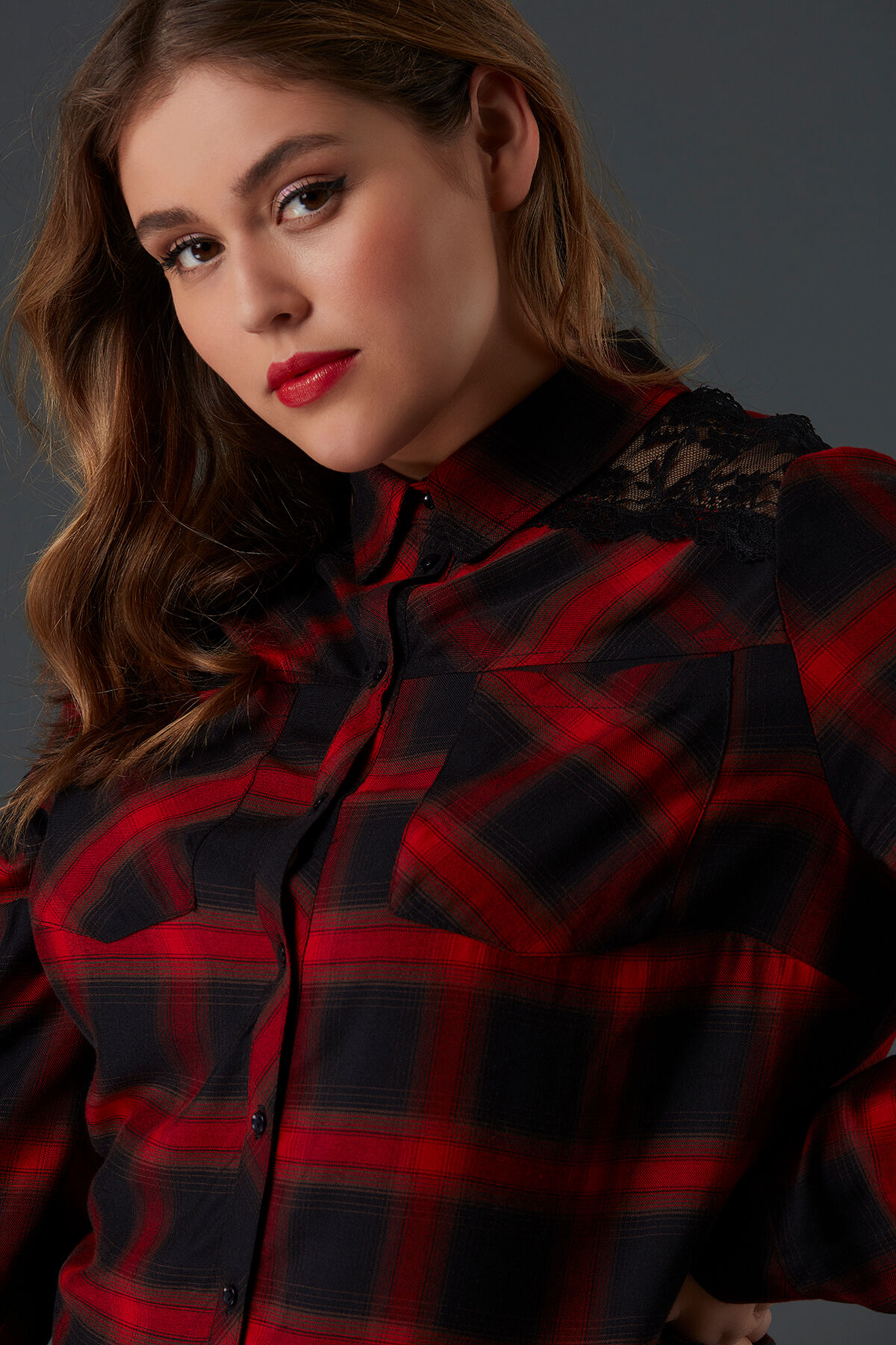 Geruite blouse met kant   image number 5