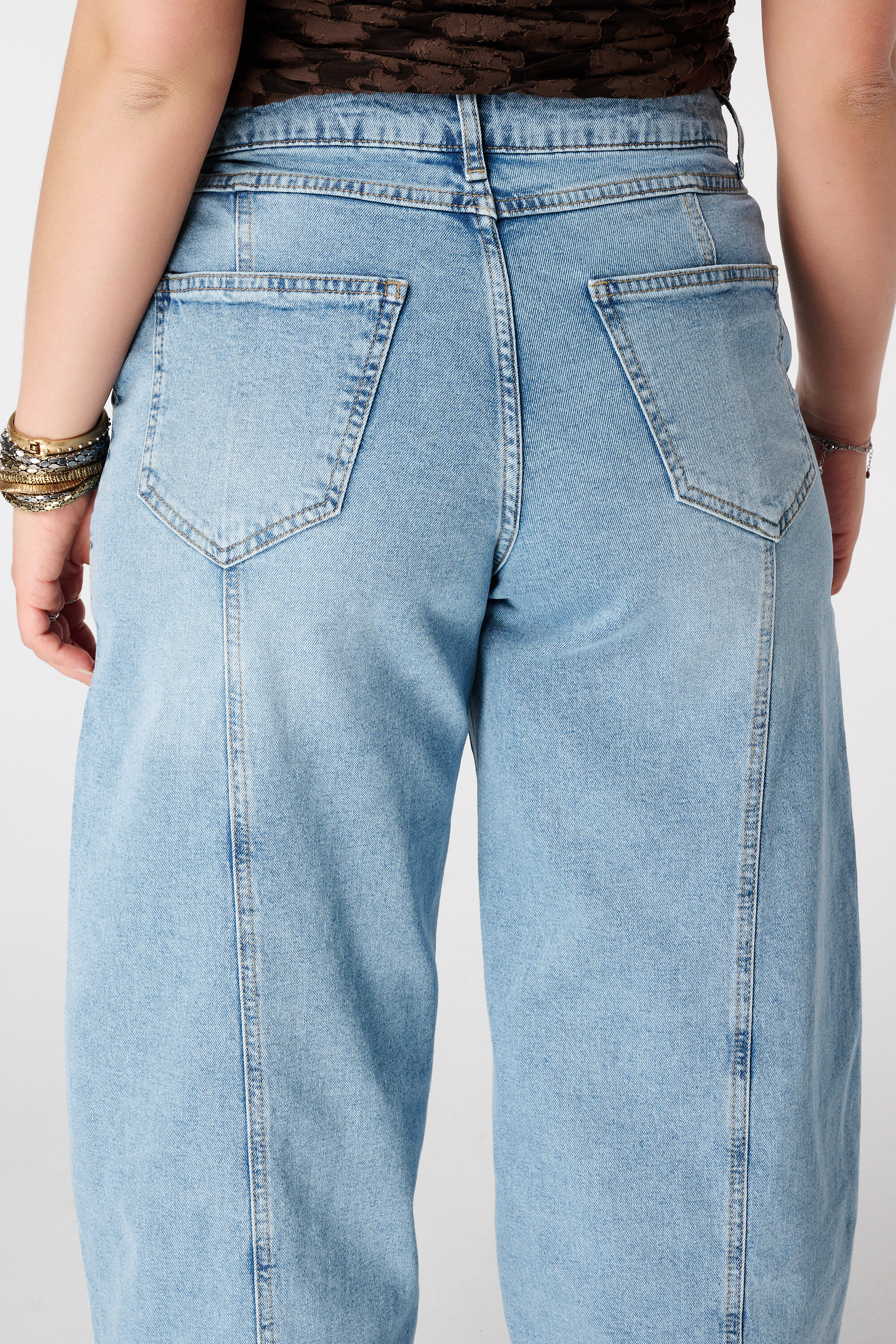 Balloon jeans met siernaden image number 4