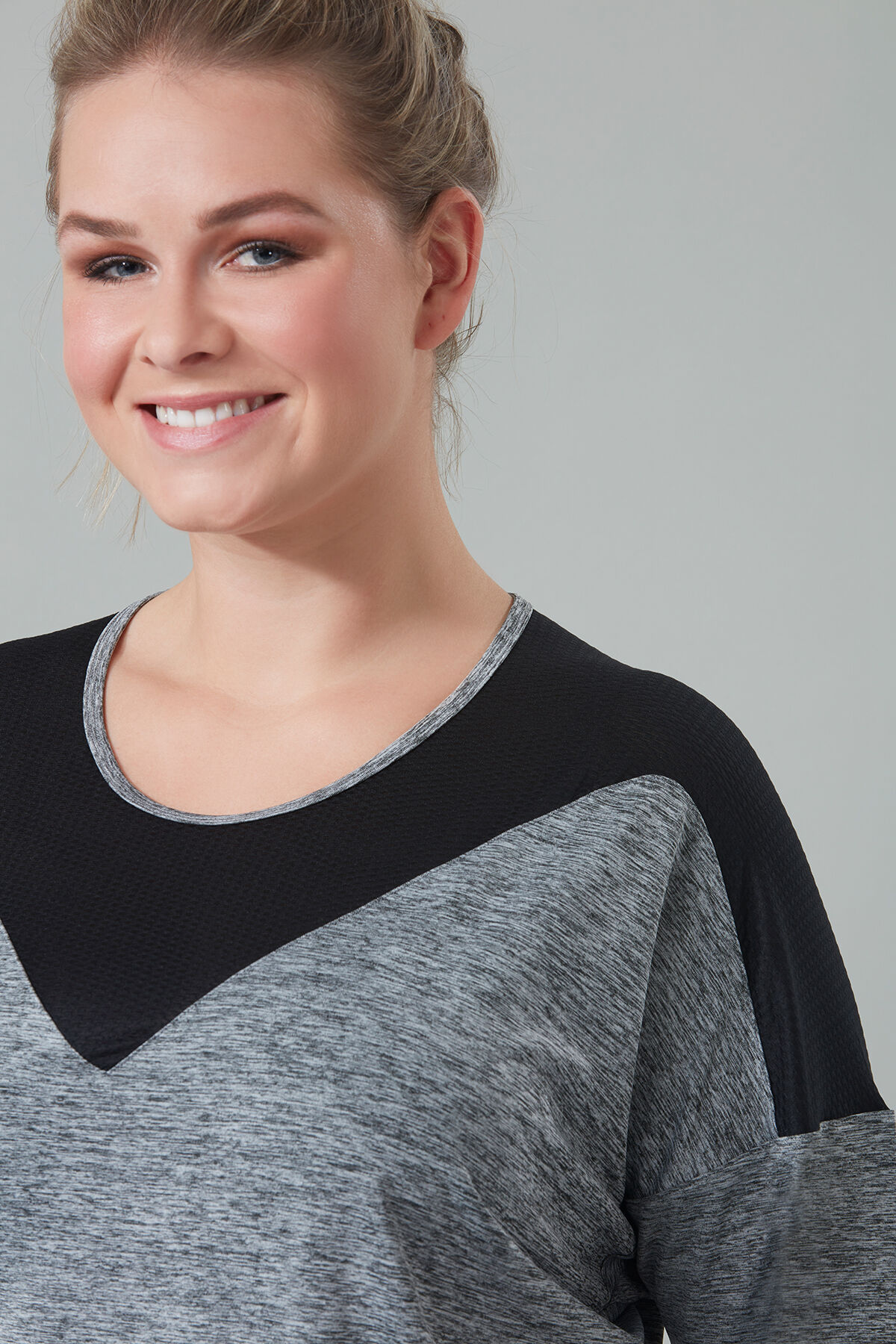 Haut de sport &agrave; manches papillon image number 3