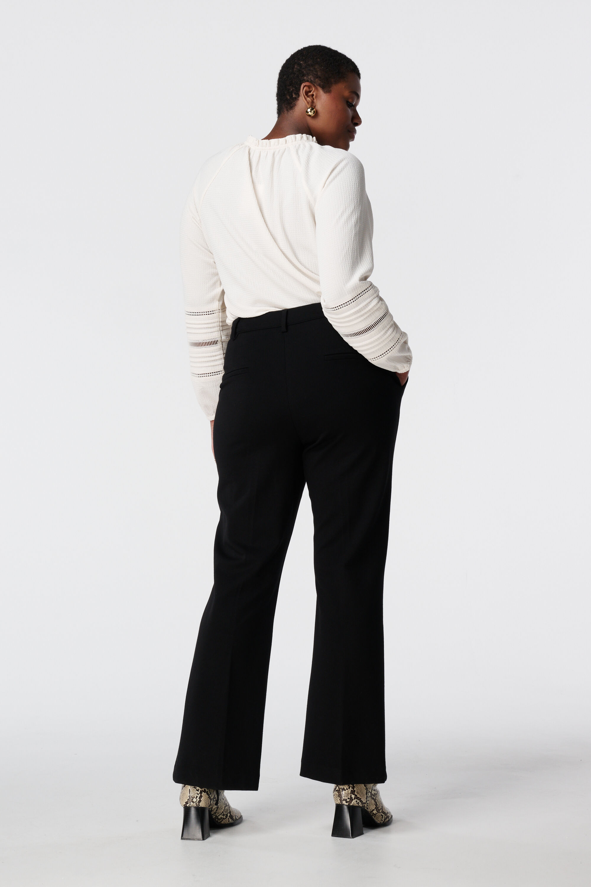 Pantalon met split image number 3