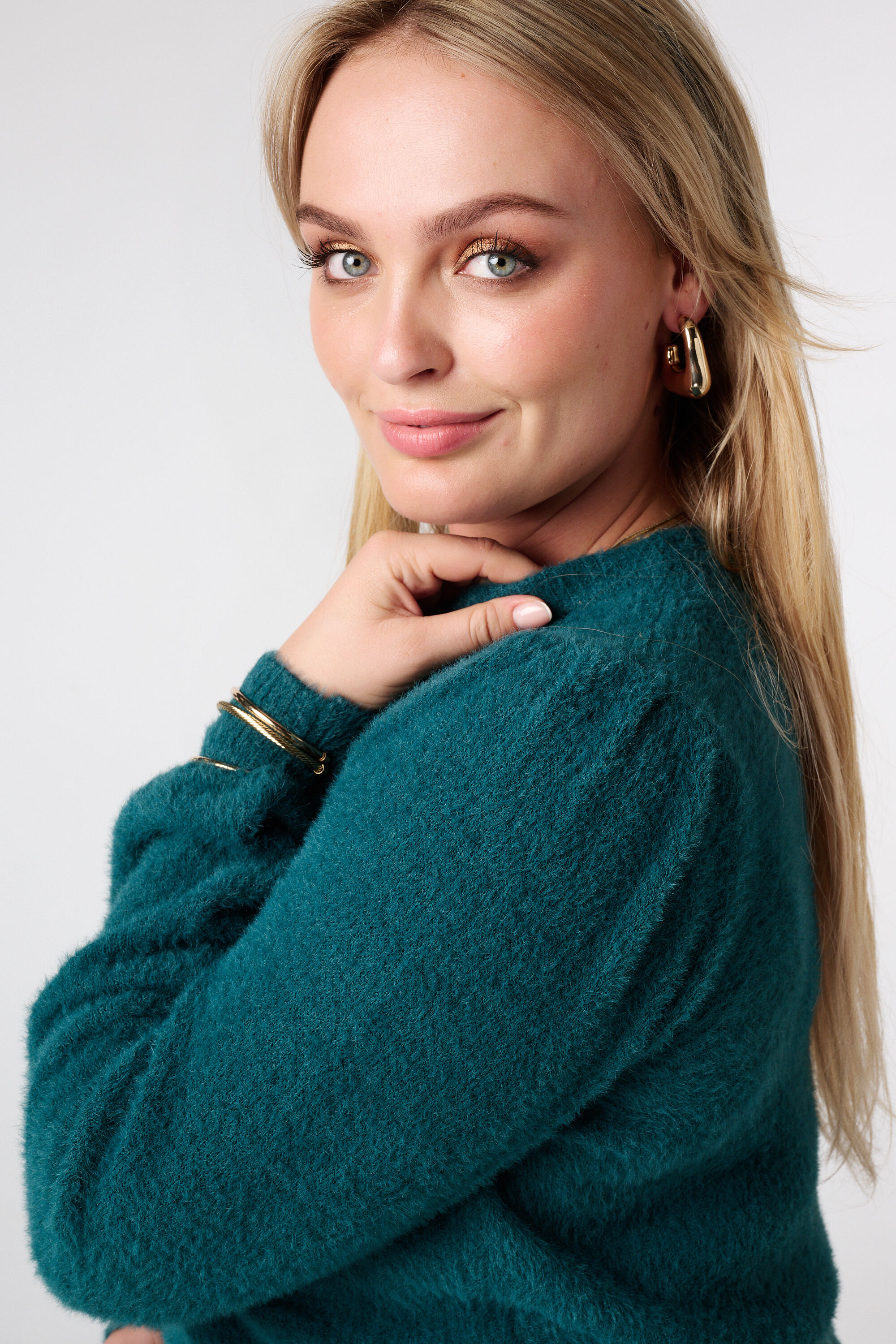 Gebreide trui van zachte garen image number 4