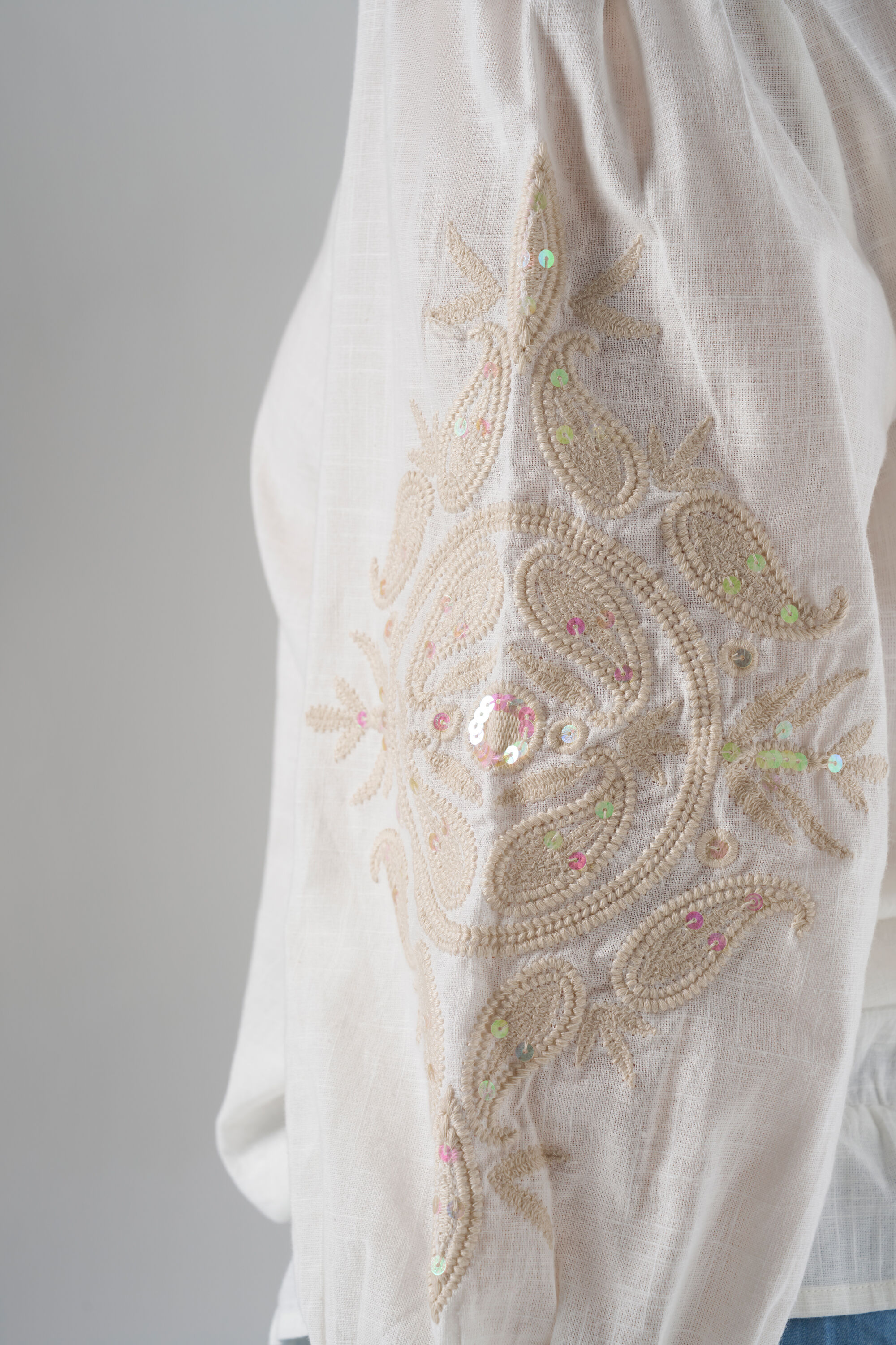Katoenen blouse met pailletten image number 4