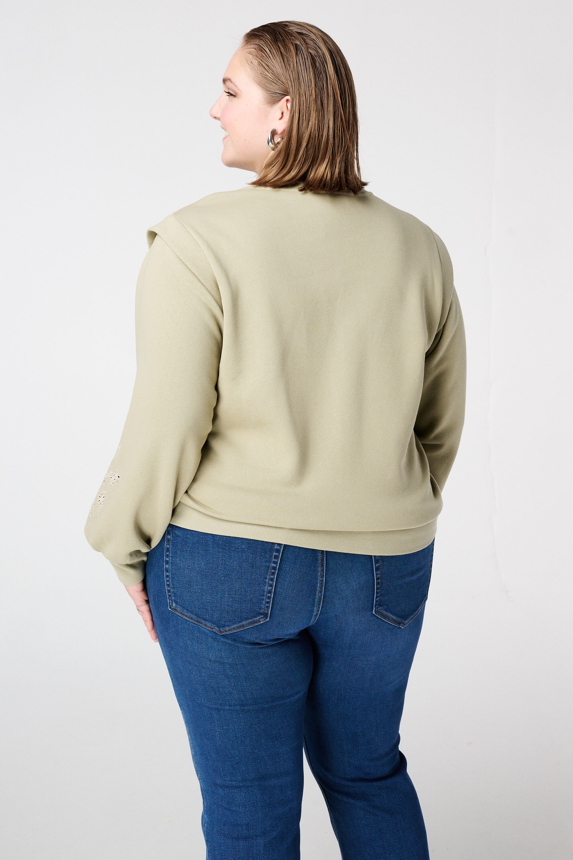 Sweater met opengewerkt borduursel image number 3