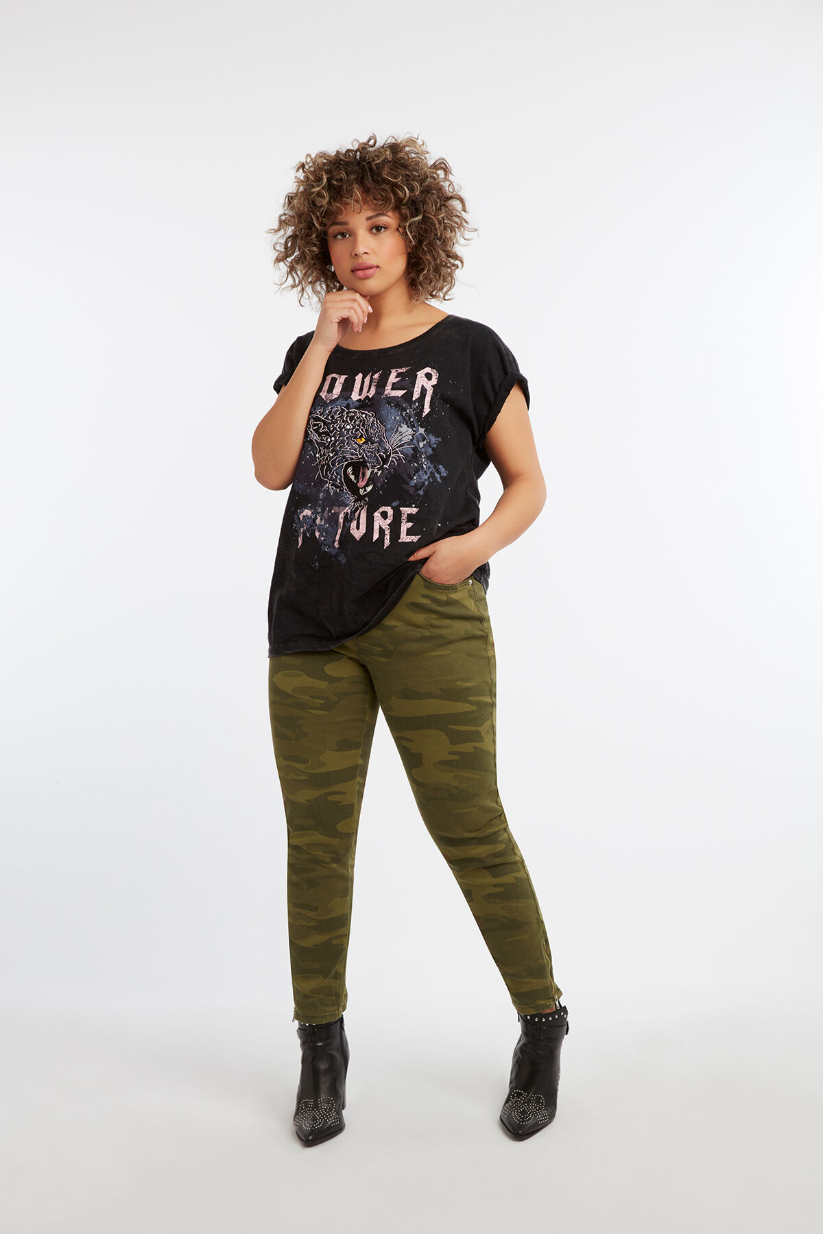 T-shirt met print en pailletmouwen image number 3