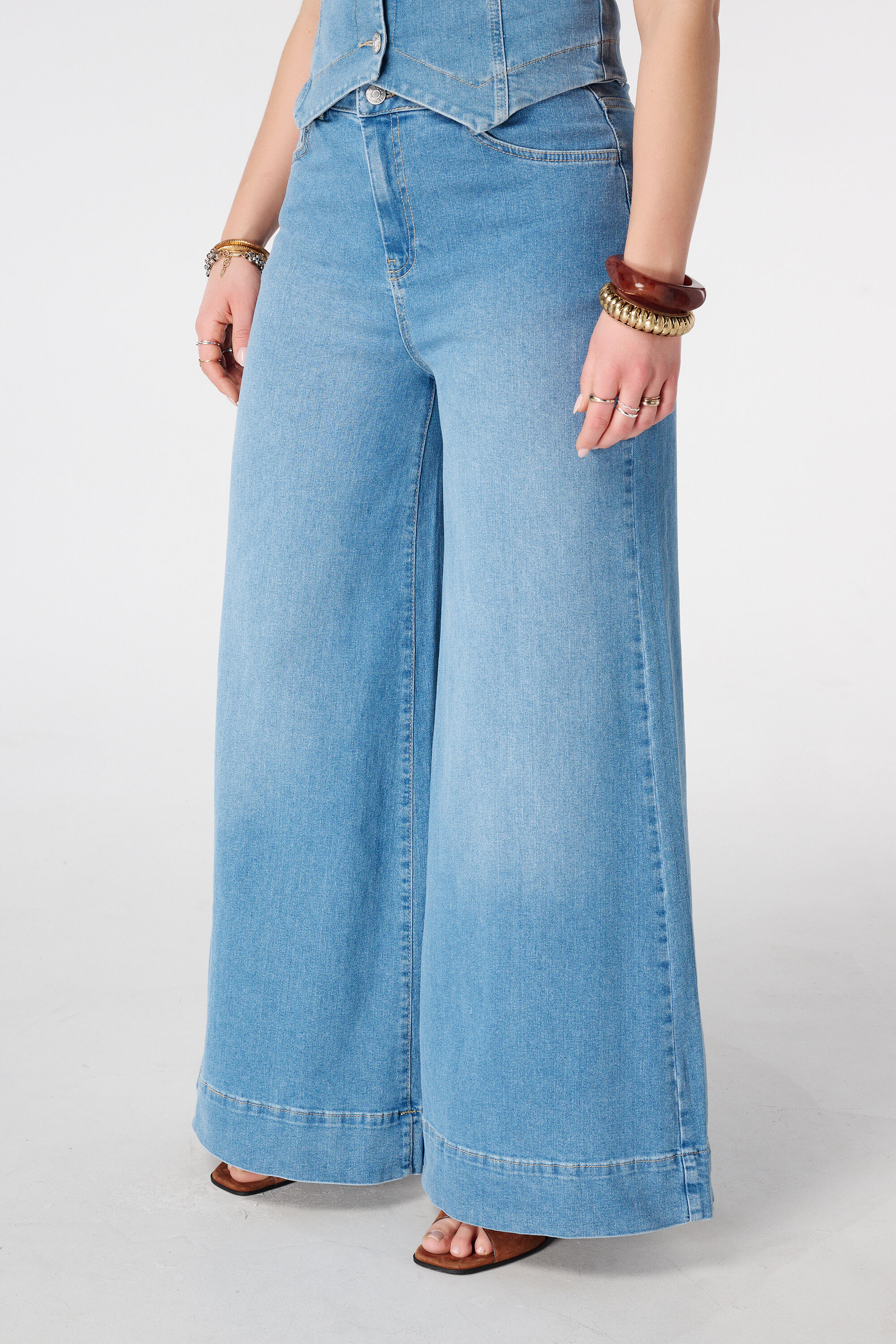 Wide leg jeans image number 5
