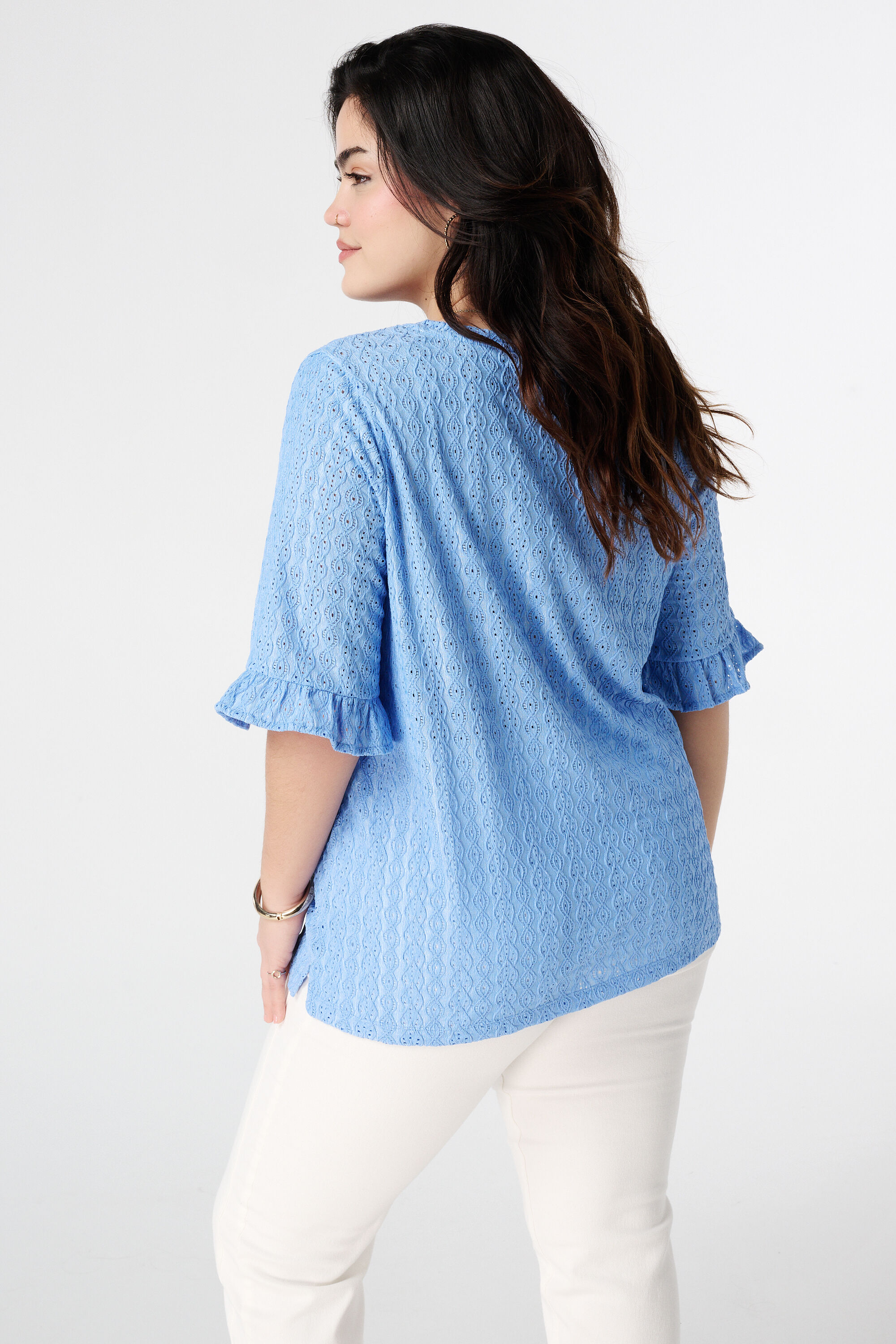 Broderie top met knopensluiting image number 3