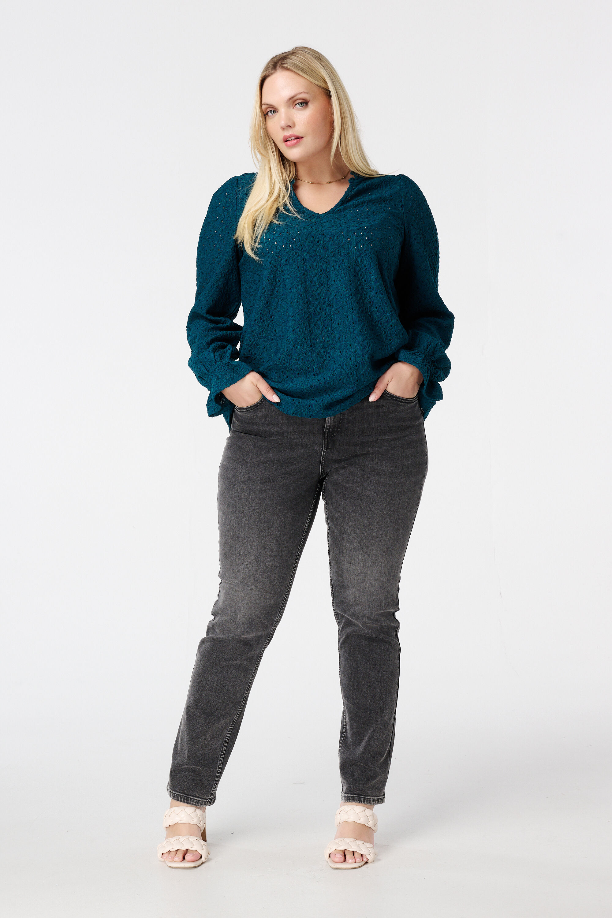  Top met broderie image number 5