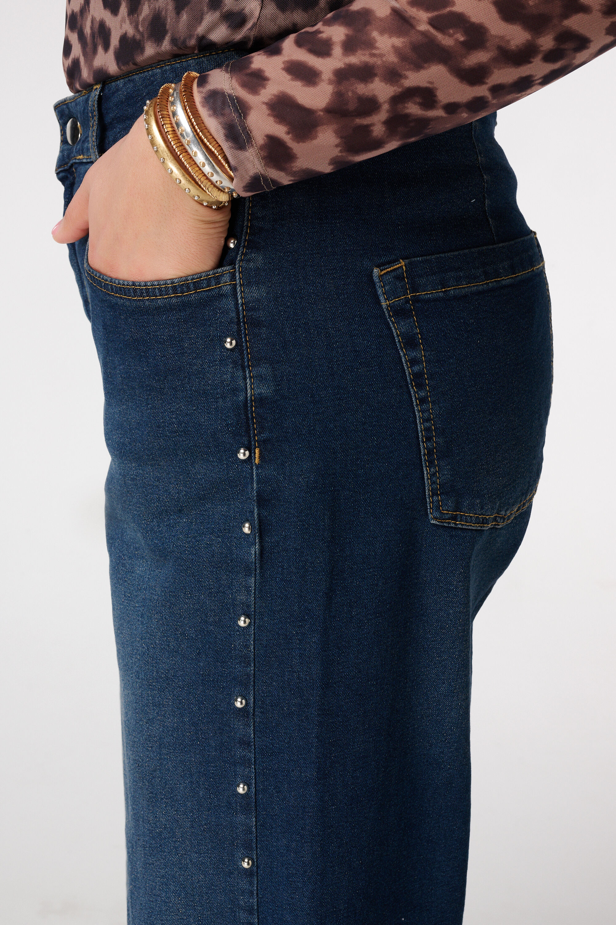 Jean wide leg avec studs image number 4