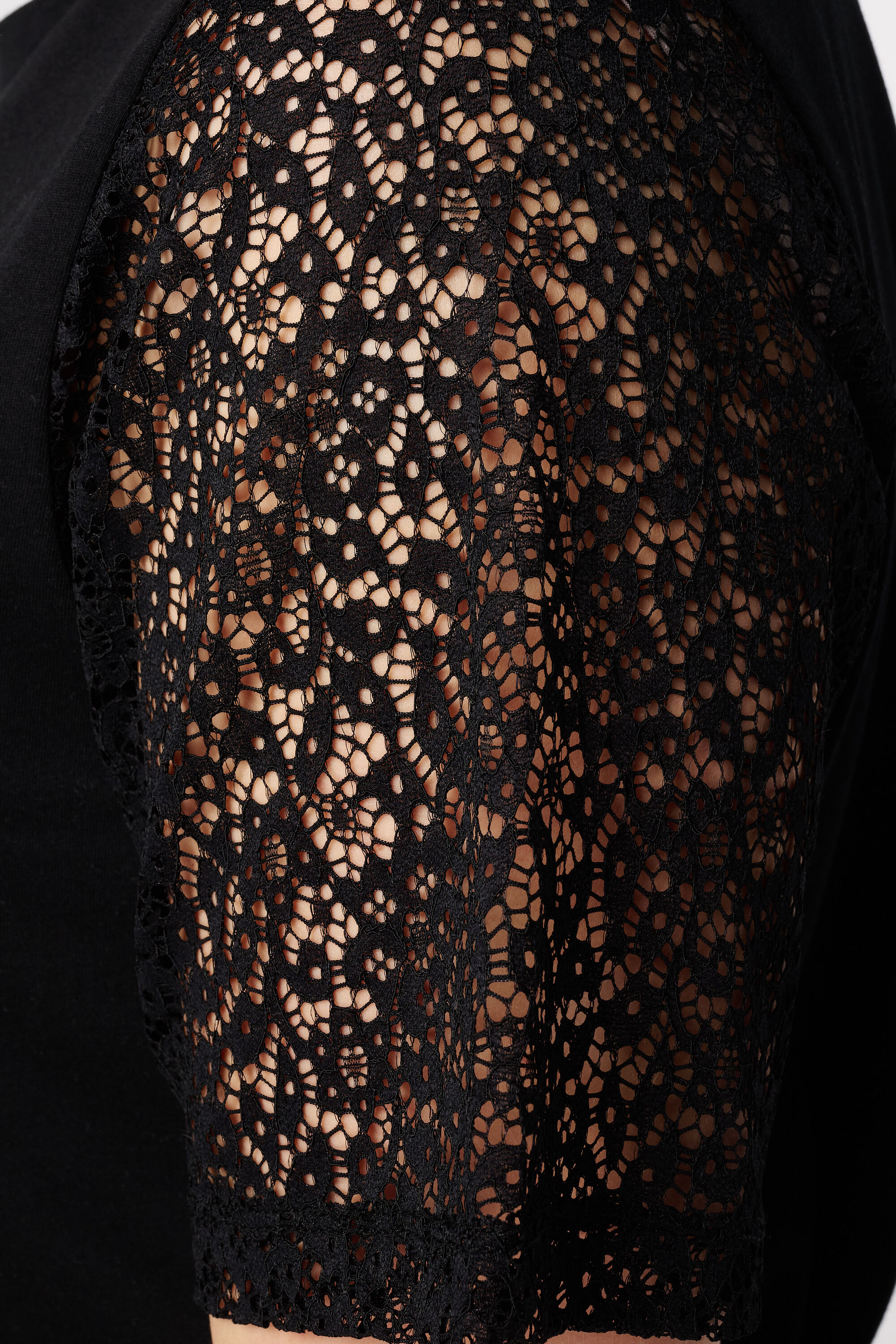 T-shirt avec manches en dentelle image number 6