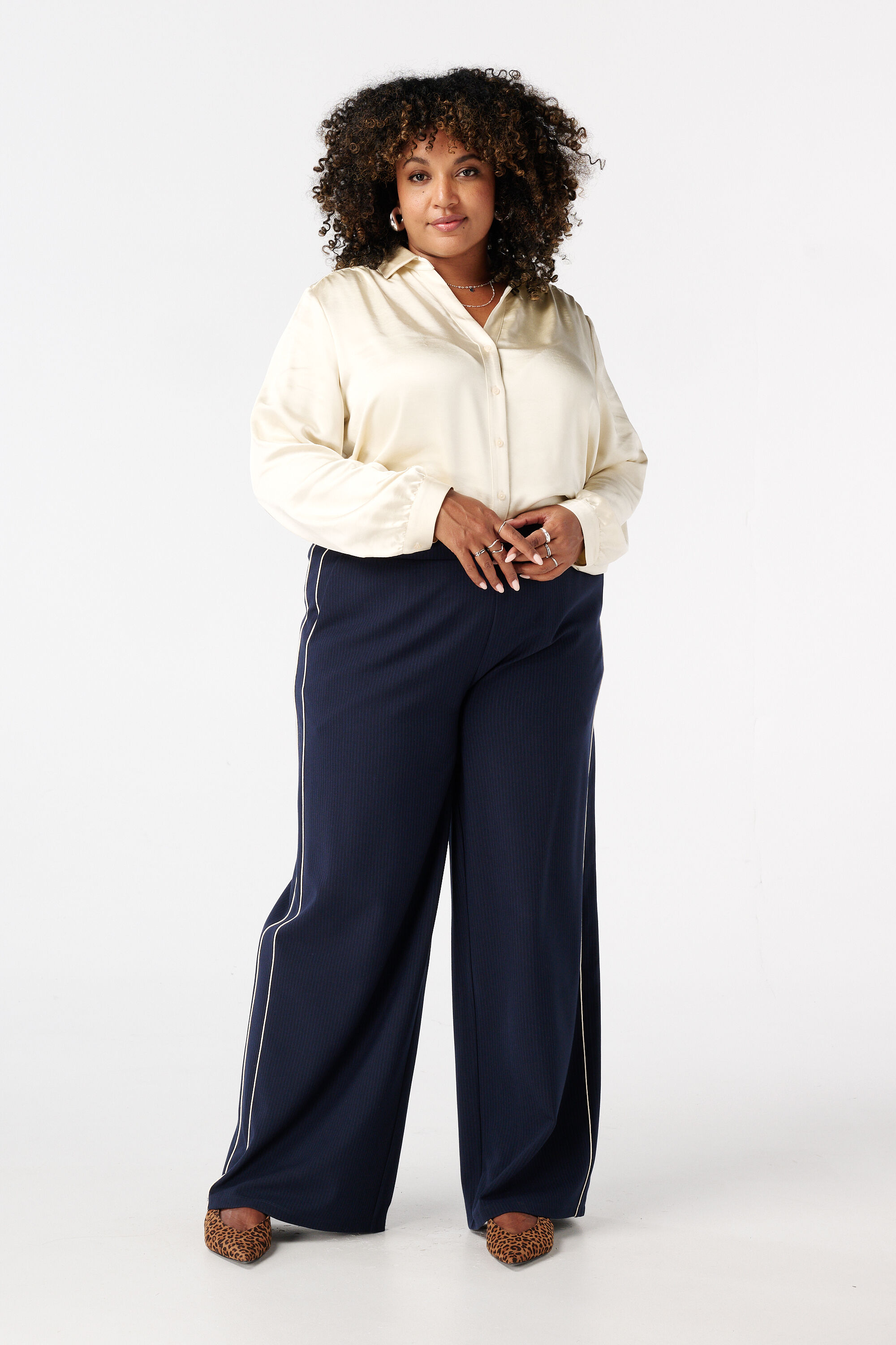 Blouse aspect satin&eacute; image number 5