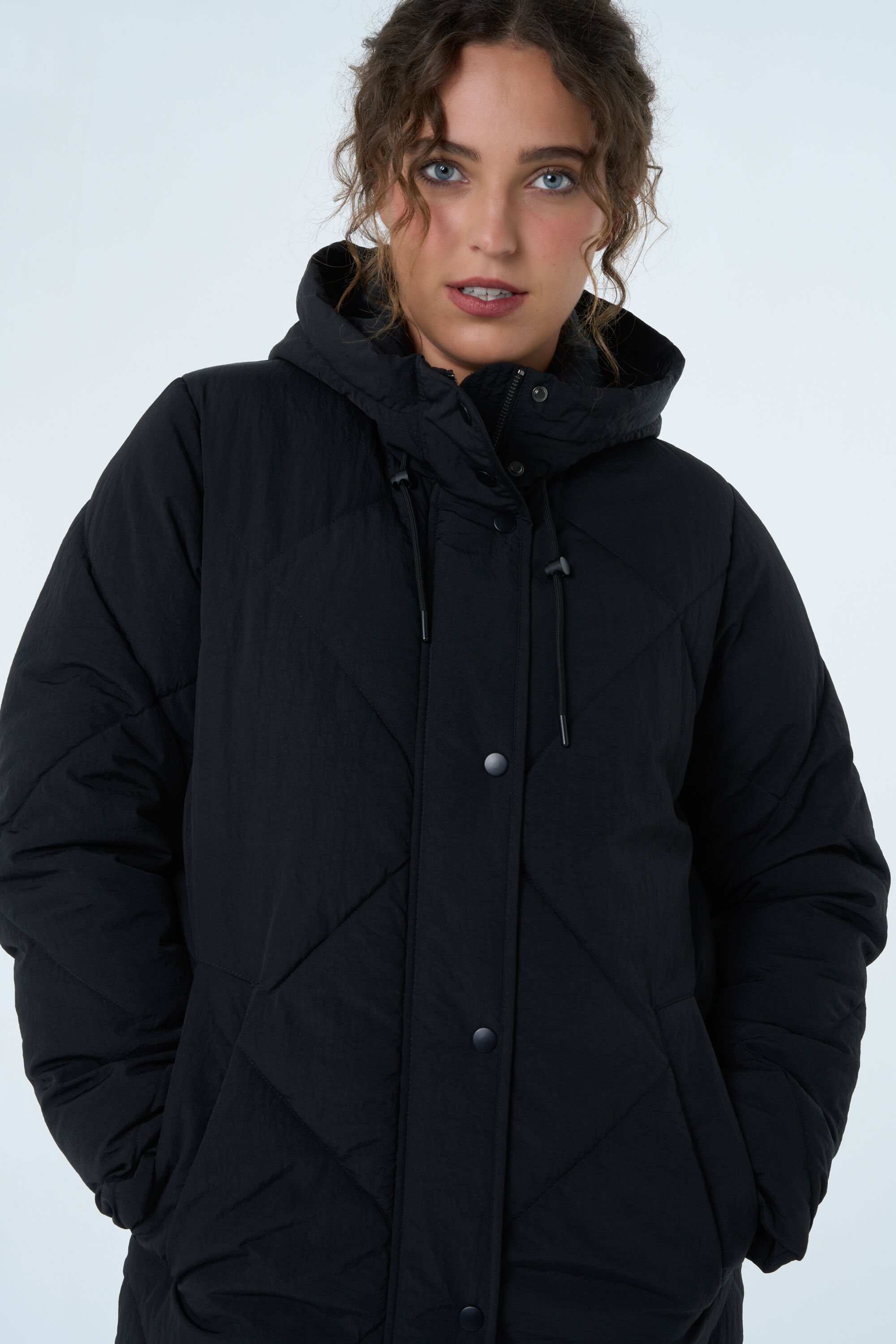 Veste longue matelass&eacute;e &agrave; capuche image number 6