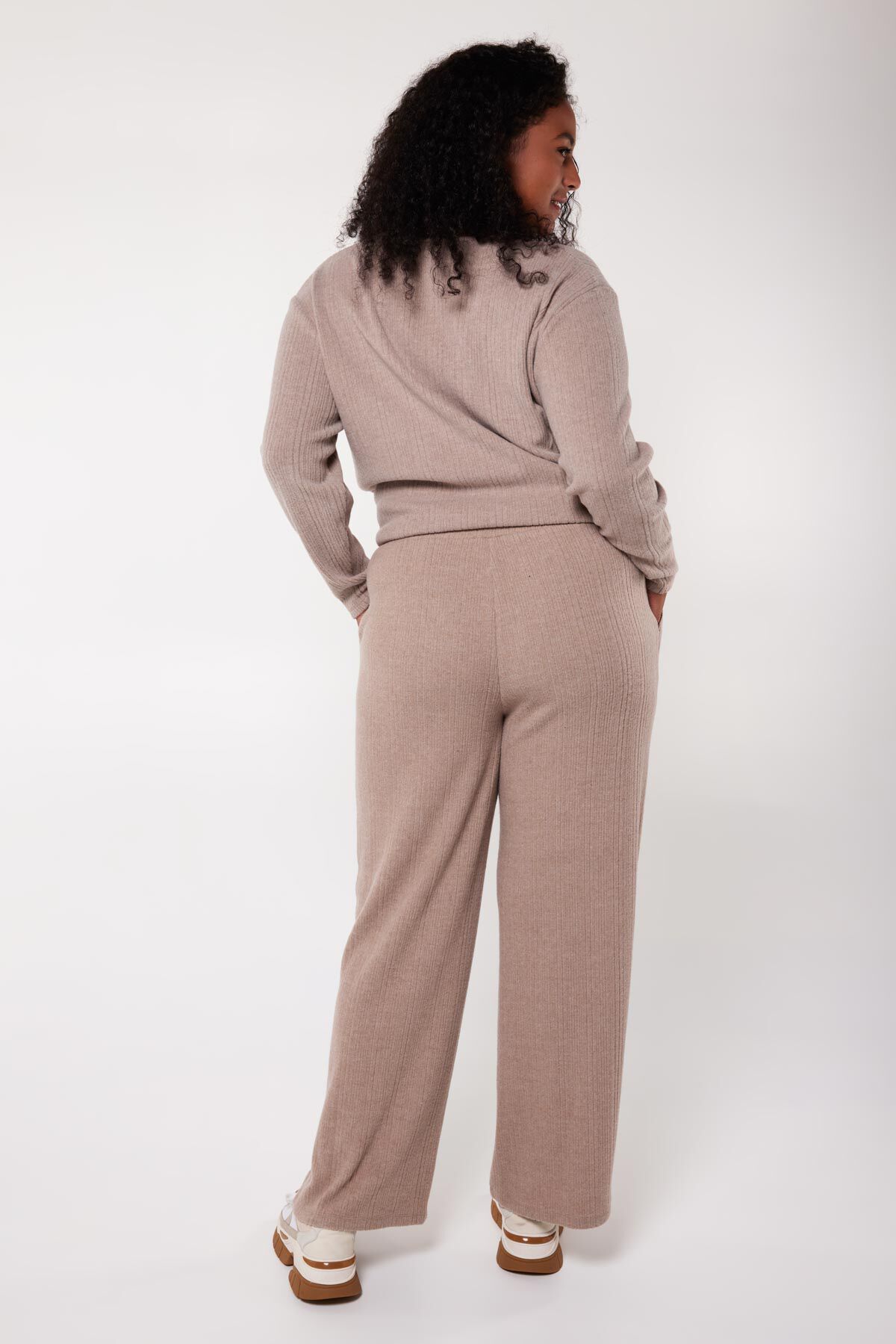 Pantalon doux &agrave; jambes larges image number 3