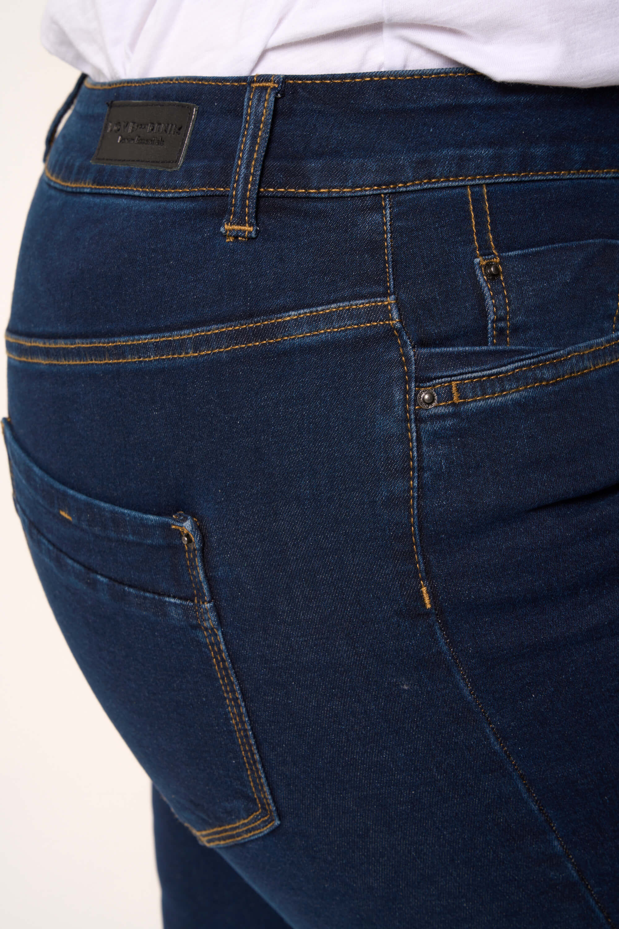 Loose leg jeans ROSE image number 5