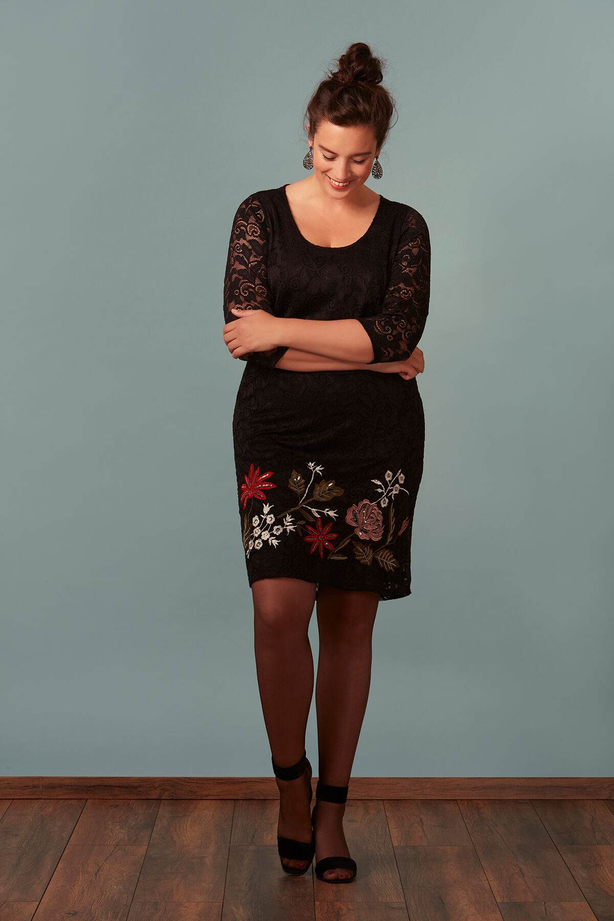 Jurk met kant en embroidery image number 4