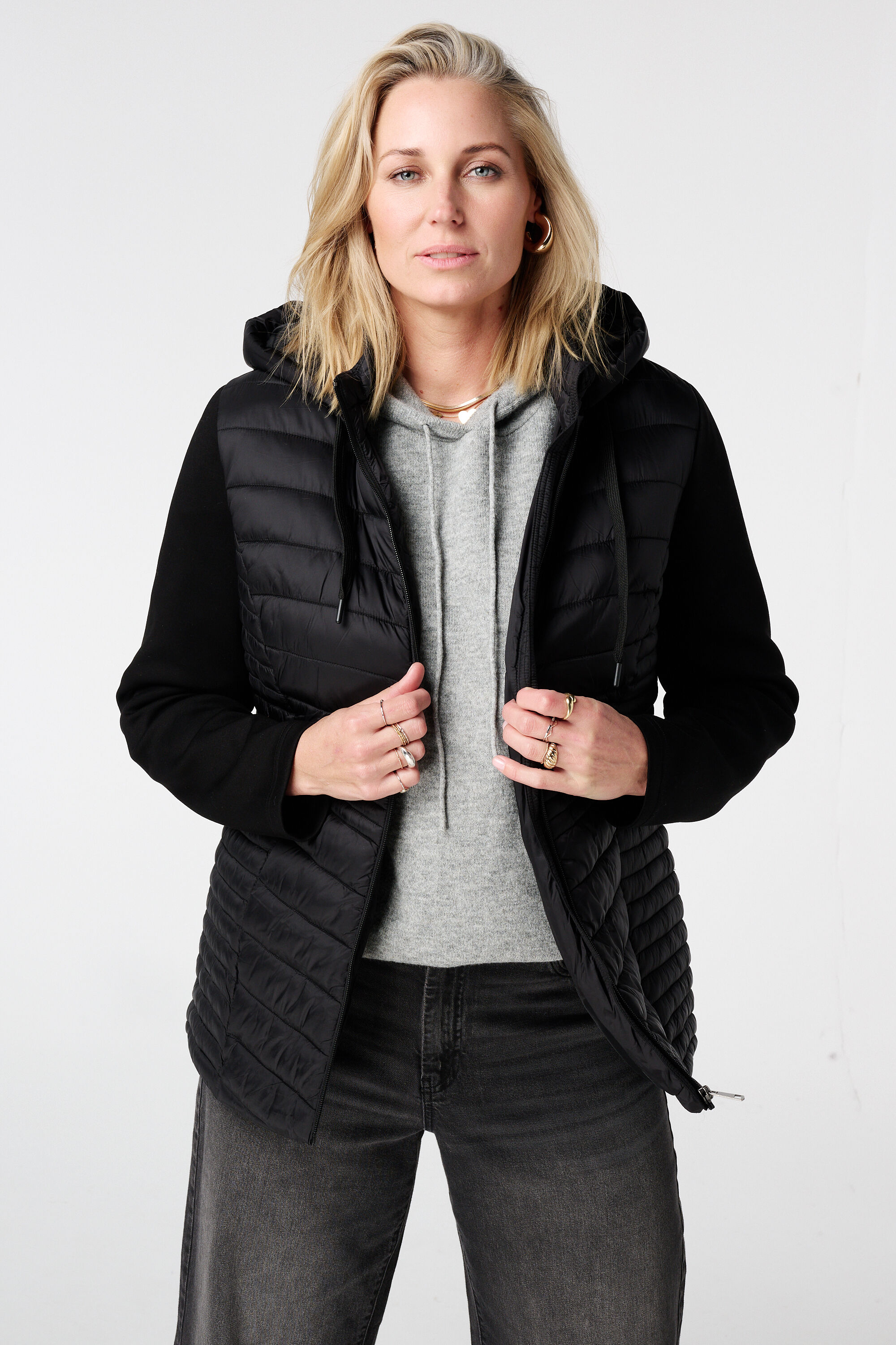 Veste matelass&eacute;e avec manches en tissu