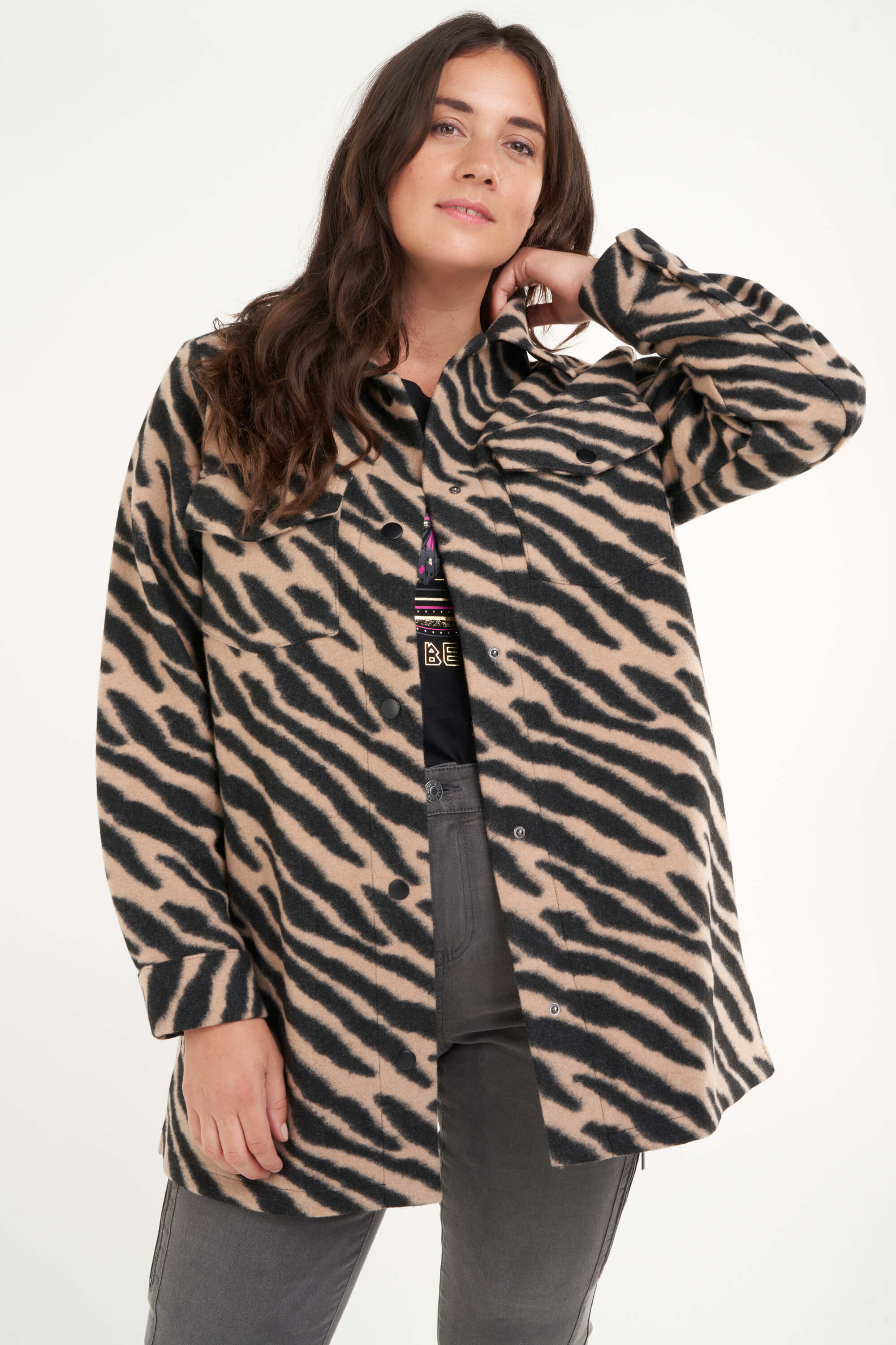 Veste-chemise &agrave; imprim&eacute; z&eacute;br&eacute;.  image number 4