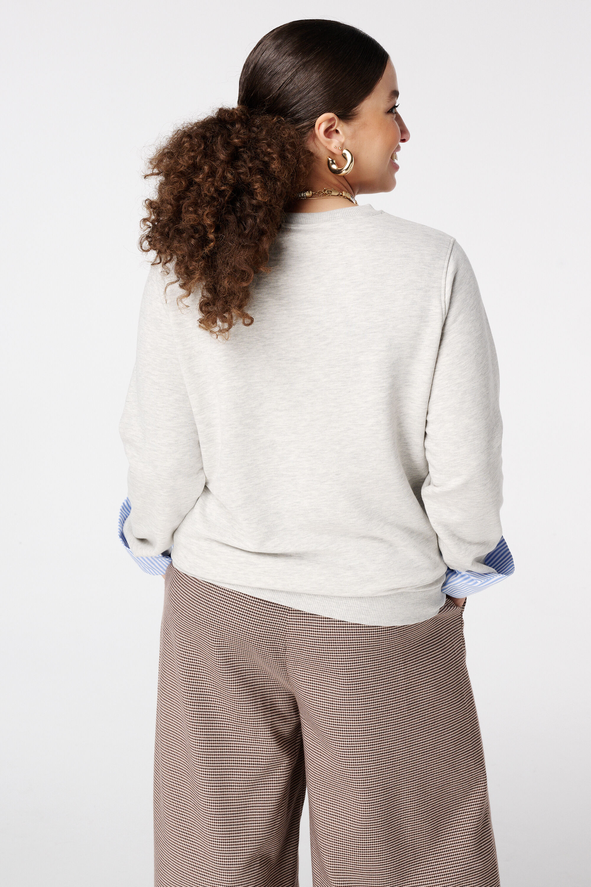 Pull avec d&eacute;tails chemisier image number 3