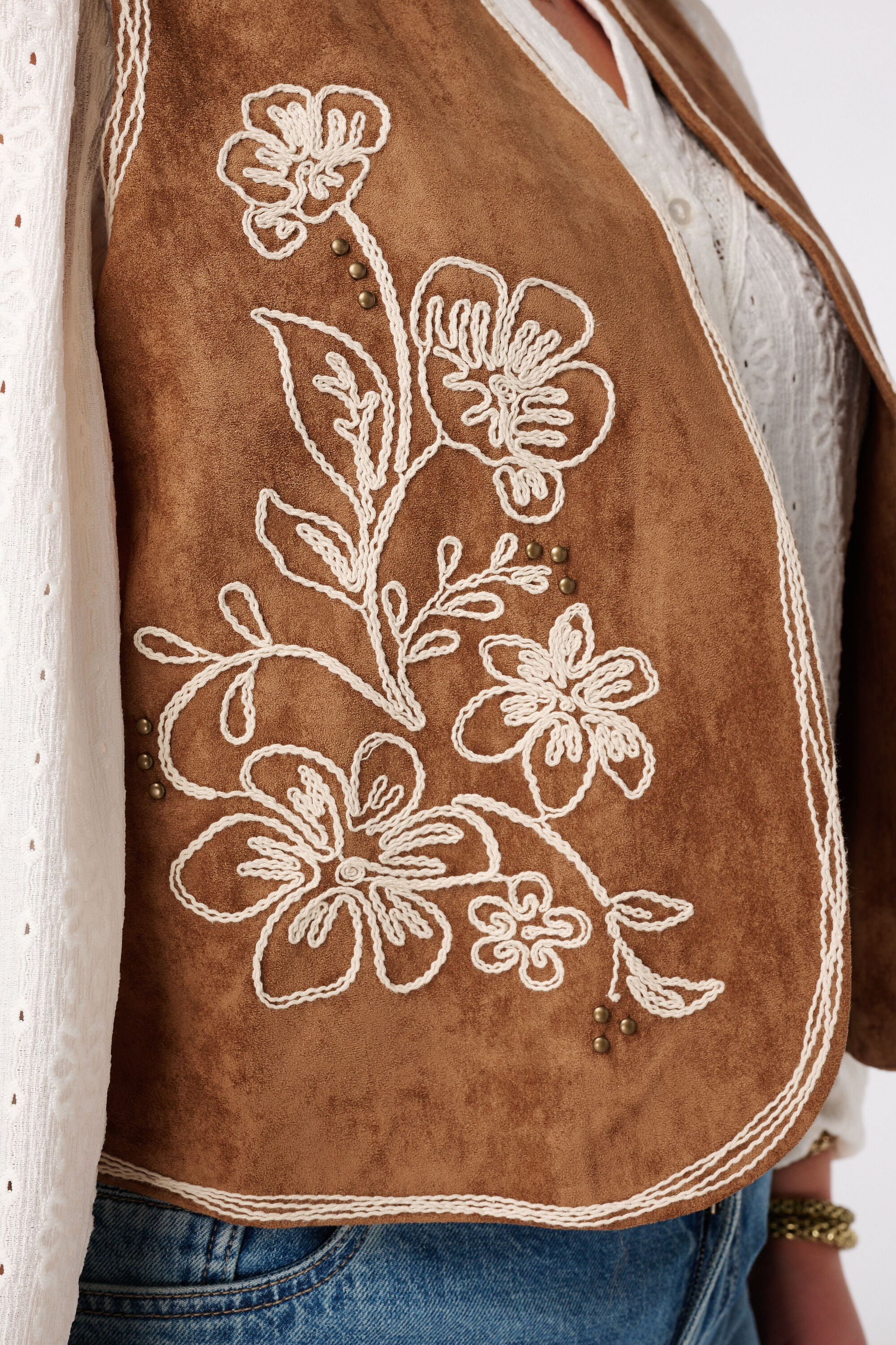 Su&egrave;dine gilet met broderie image number 6